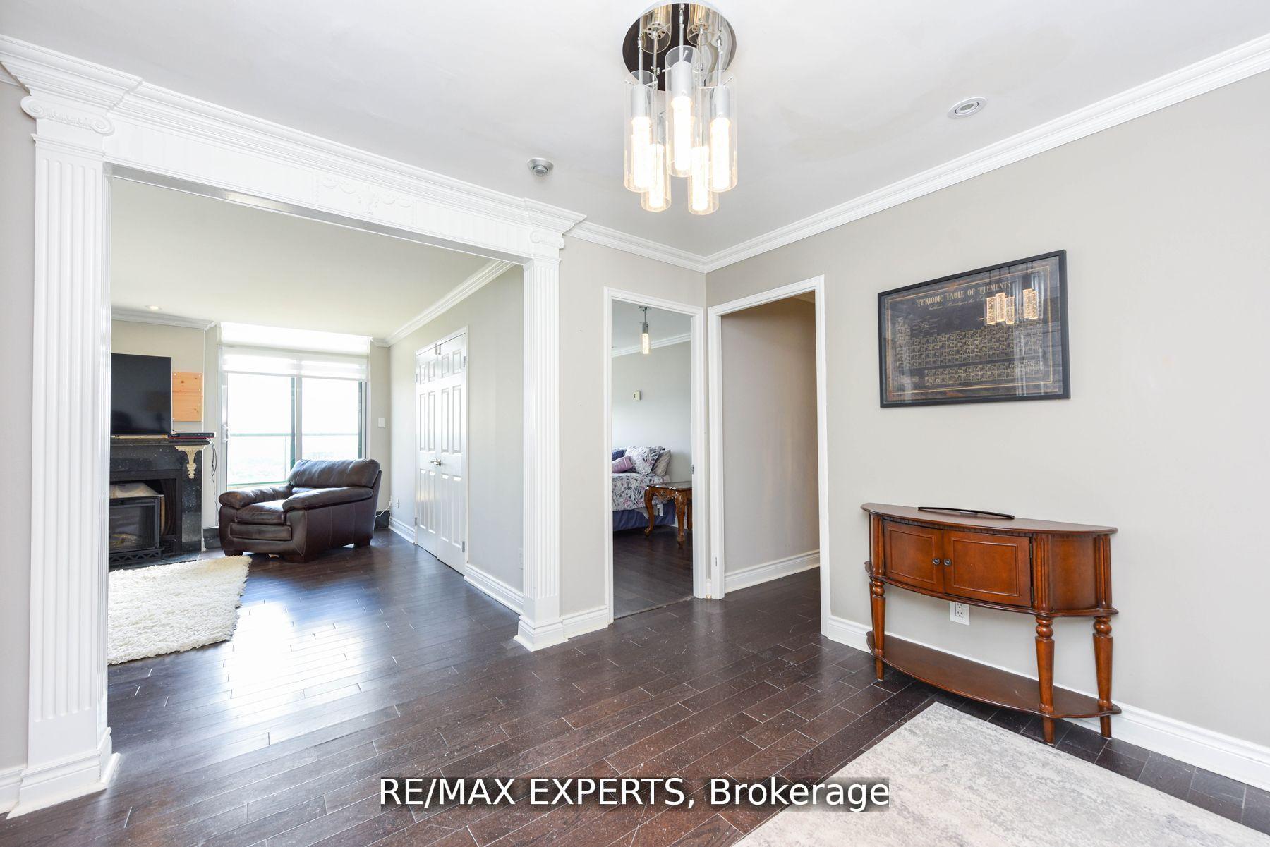 3 Bedrooms Condo at 4460 Tucana, Mississauga For sale