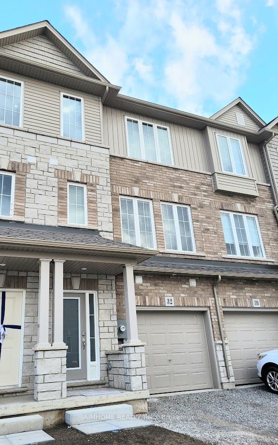 32 Canary Grass Boulevard