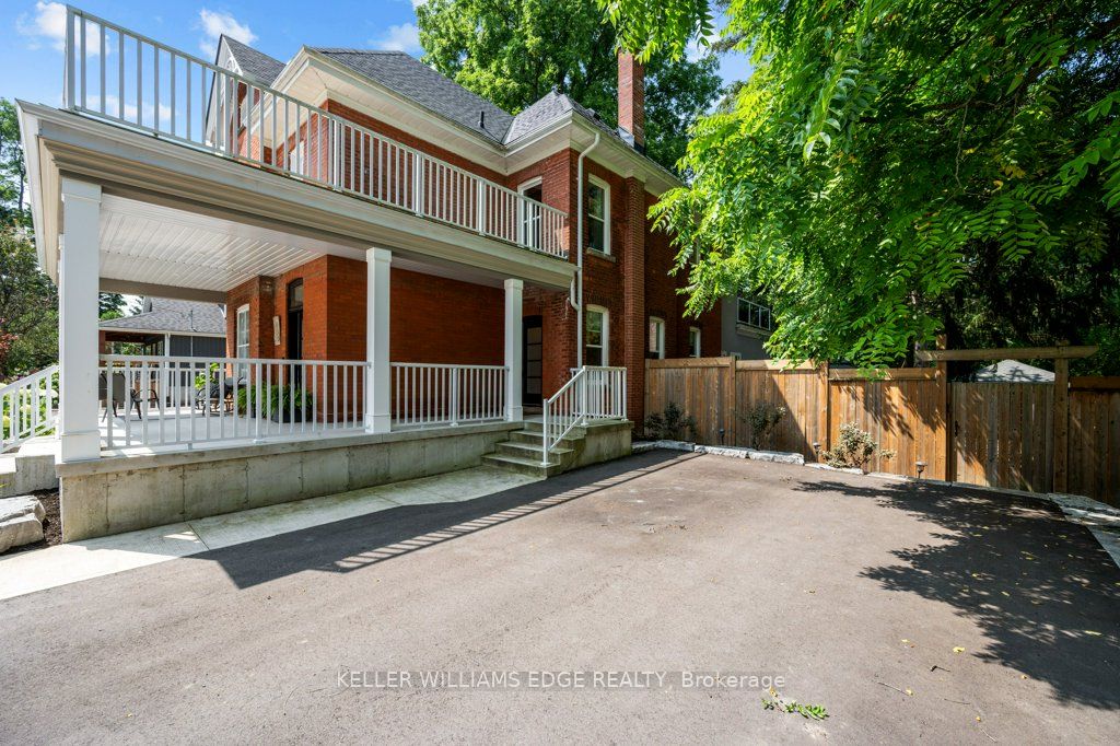 89 Lynden Rd Road