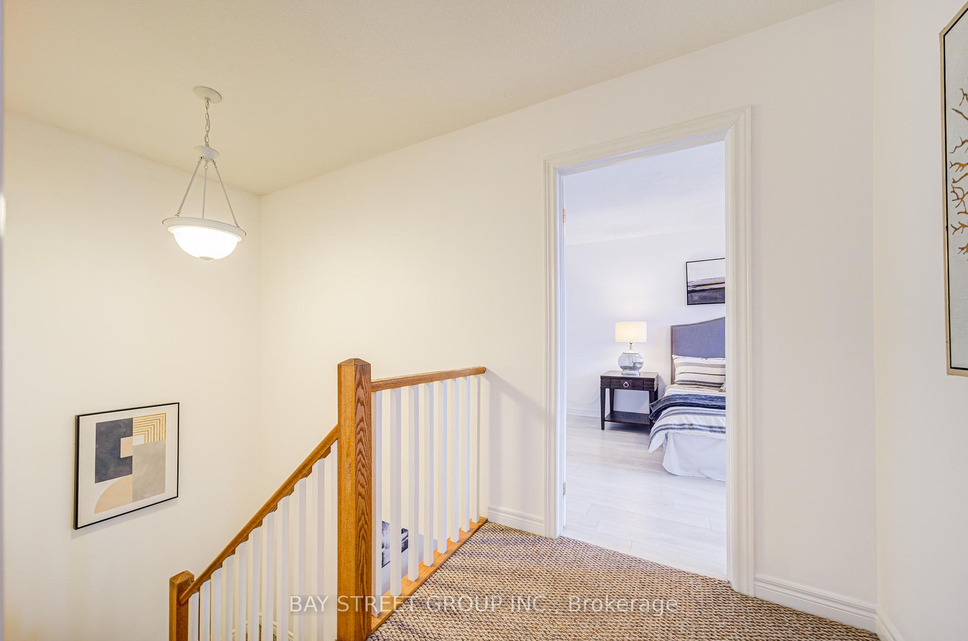 2 Bedrooms Condo at 1085 Harrogate, Hamilton For sale