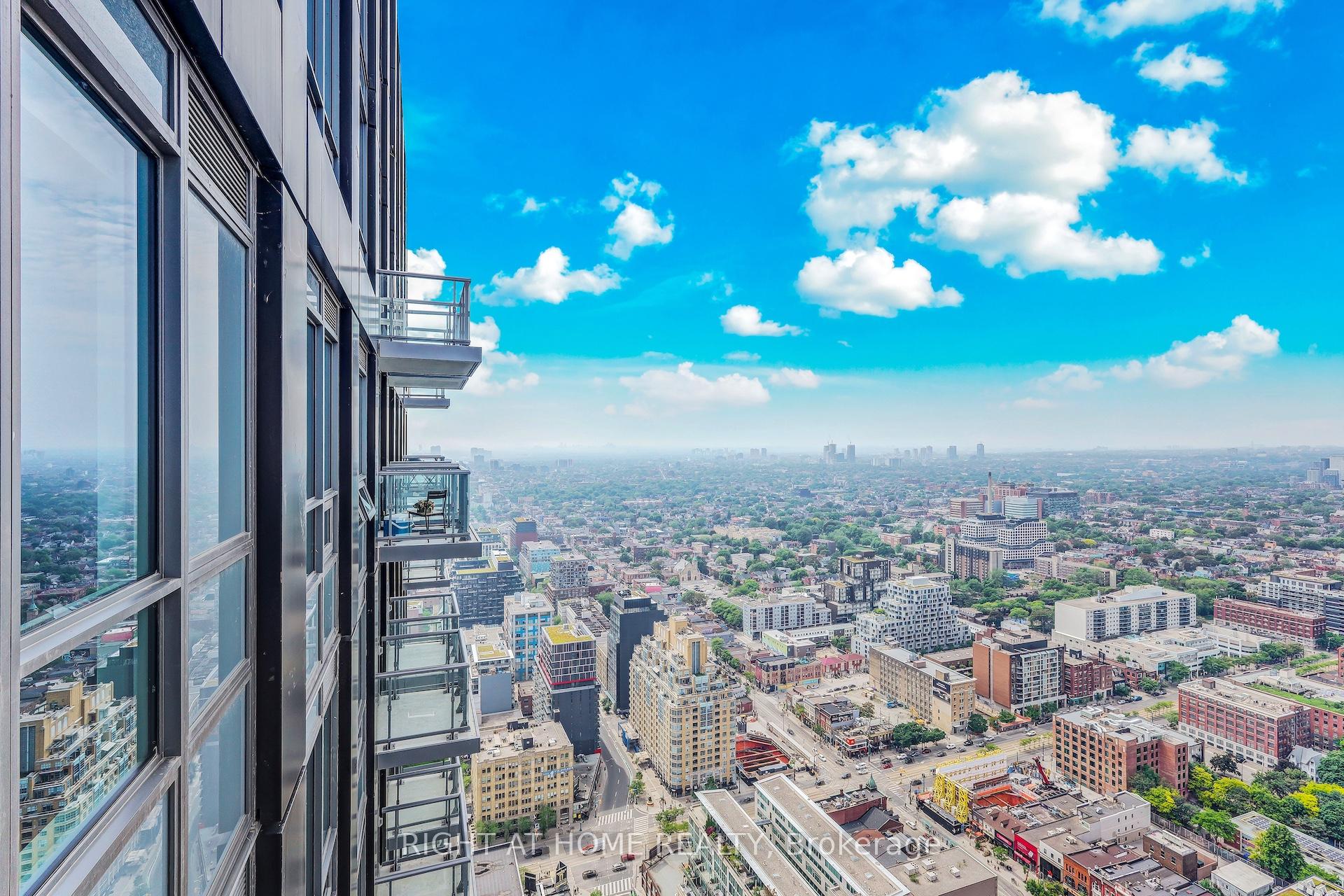 3 Bedrooms Condo at 108 Peter, Toronto For sale