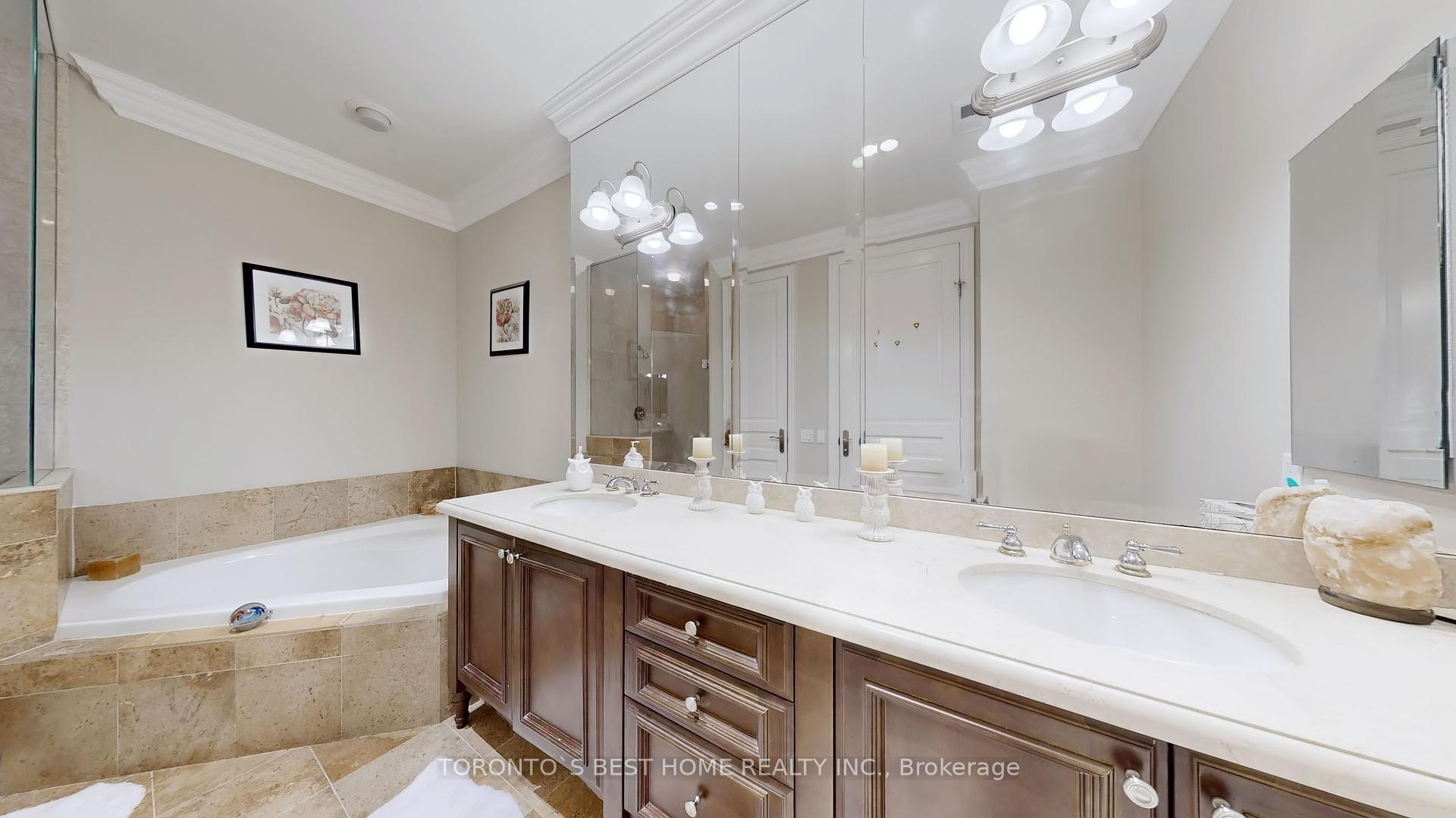 3 Bedrooms Condo at 80 Harrison Garden,  Toronto For sale