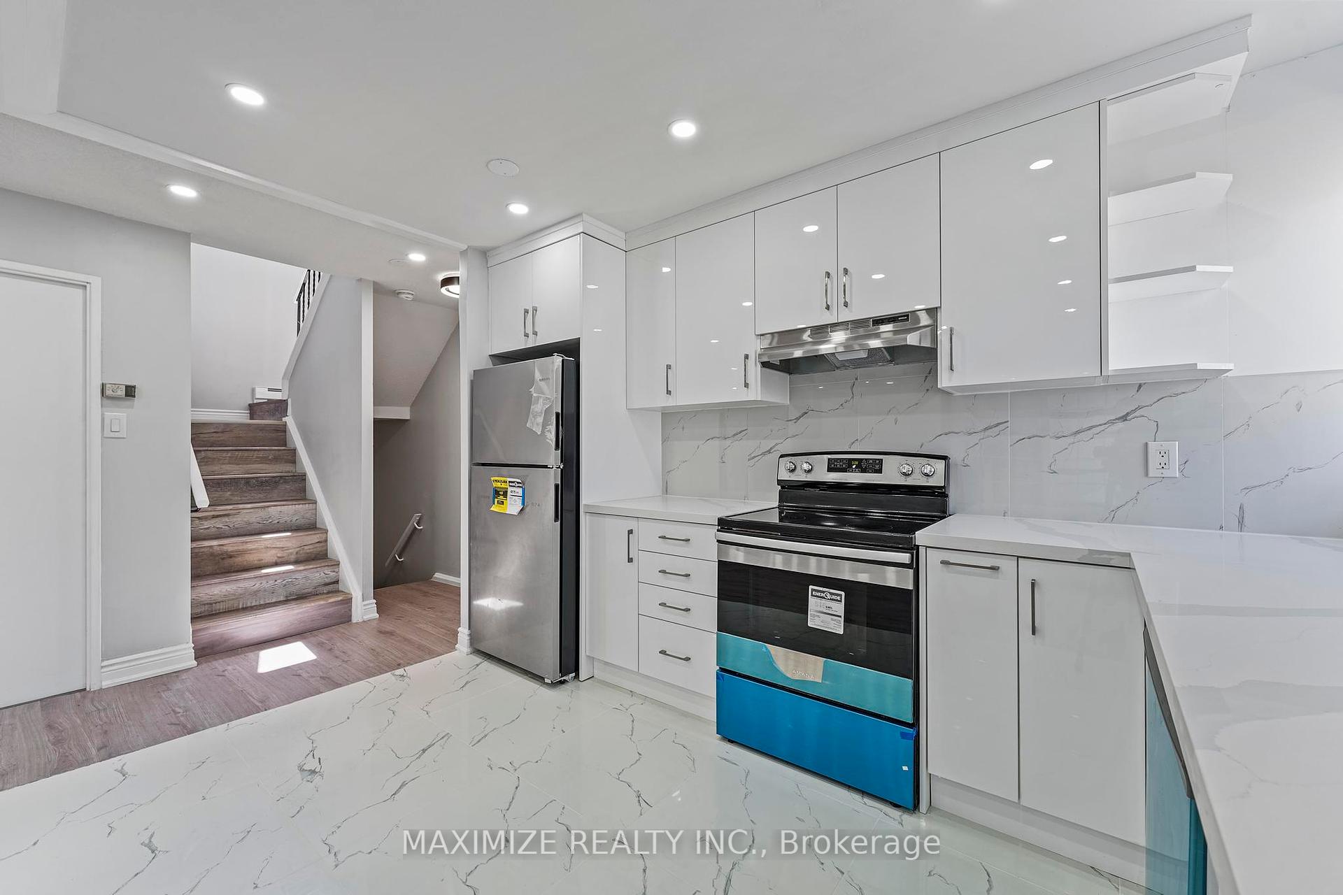 3 Bedrooms Condo at 1055 Dundas,  Mississauga For sale