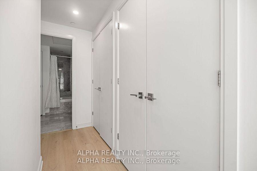 3 Bedrooms Condo at 50 Charles St E, Toronto For sale