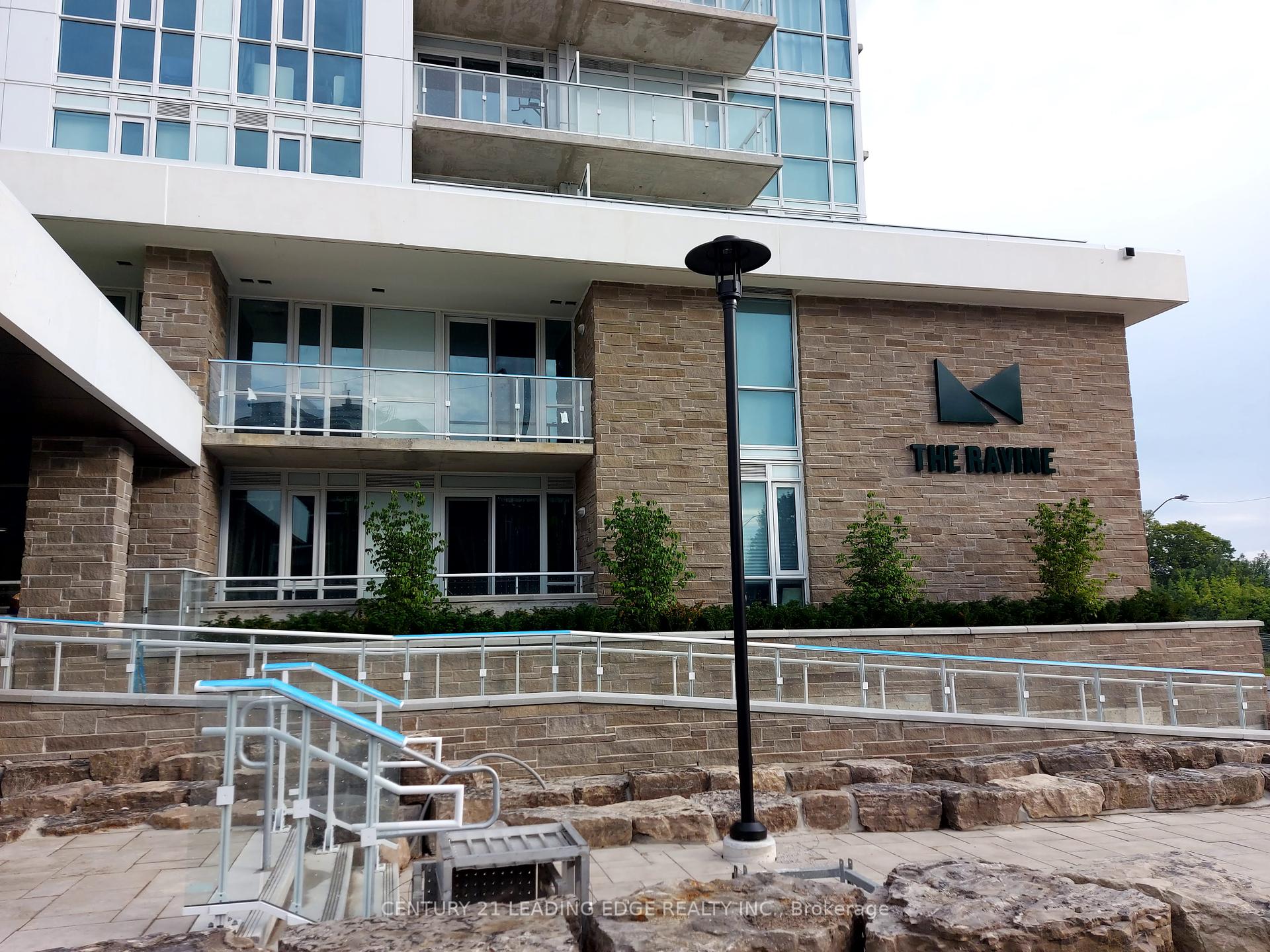 2 Bedrooms Condo at 10 Deerlick,  Toronto For sale
