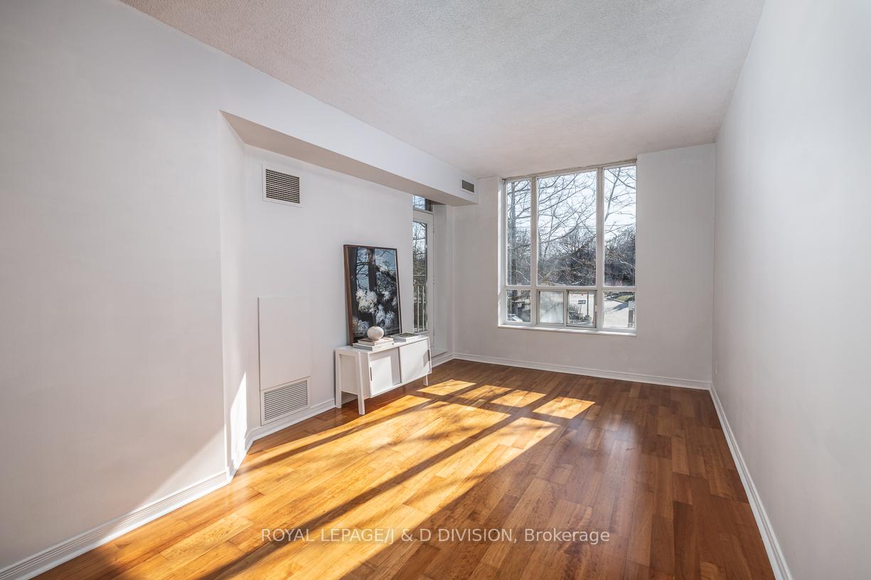 1 Bedroom Condo at 485 Rosewell,  Toronto For sale