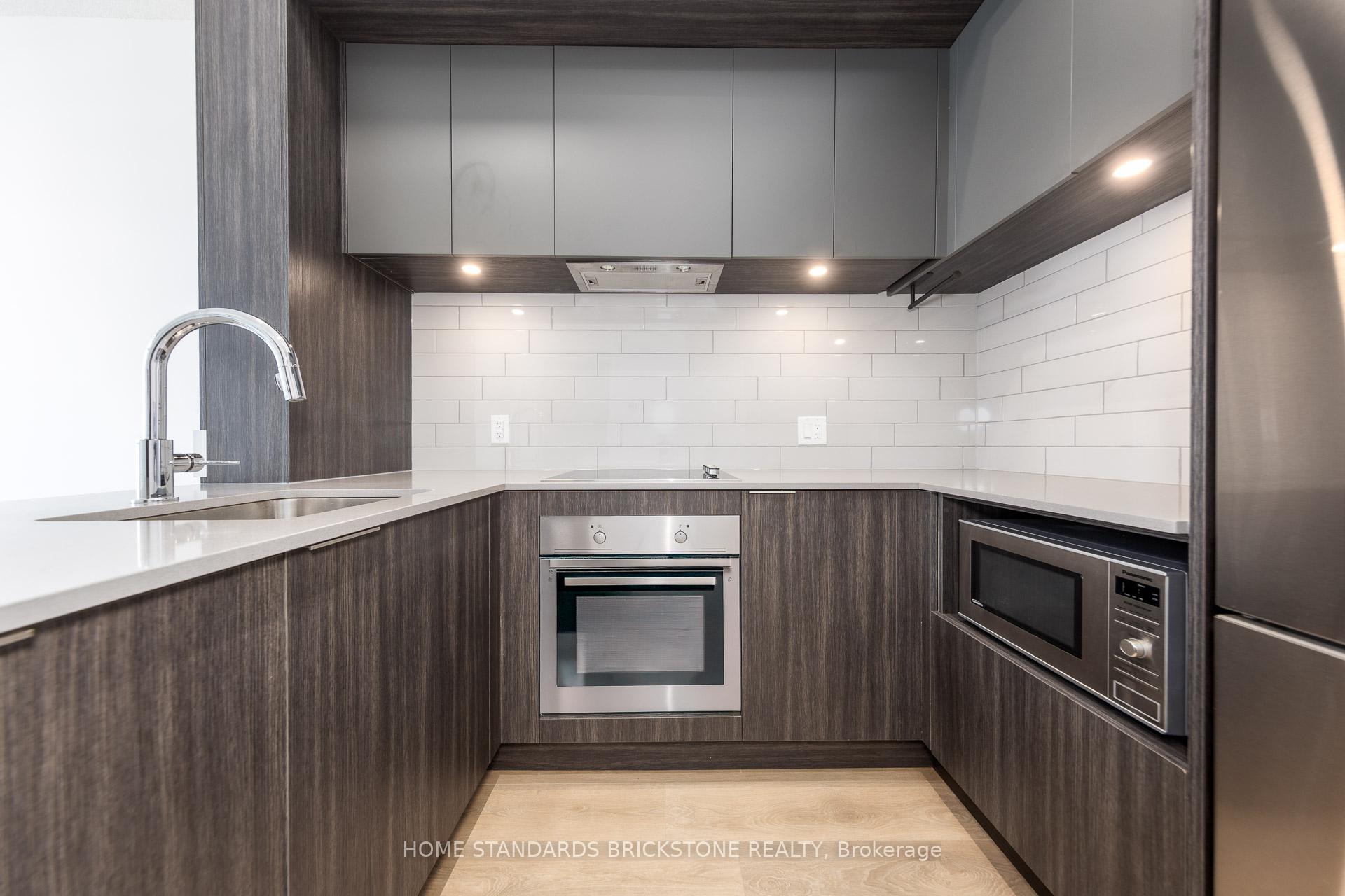 2 Bedrooms Condo at 34 Tubman, Toronto For sale