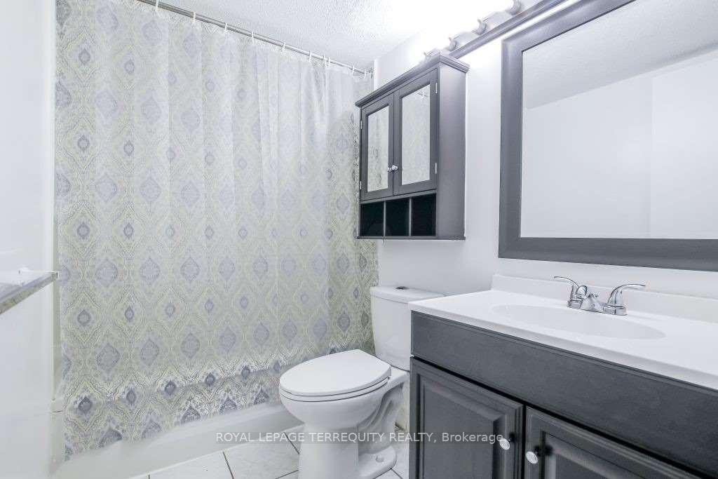 2 Bedrooms Condo at 5 Massey, Toronto For sale