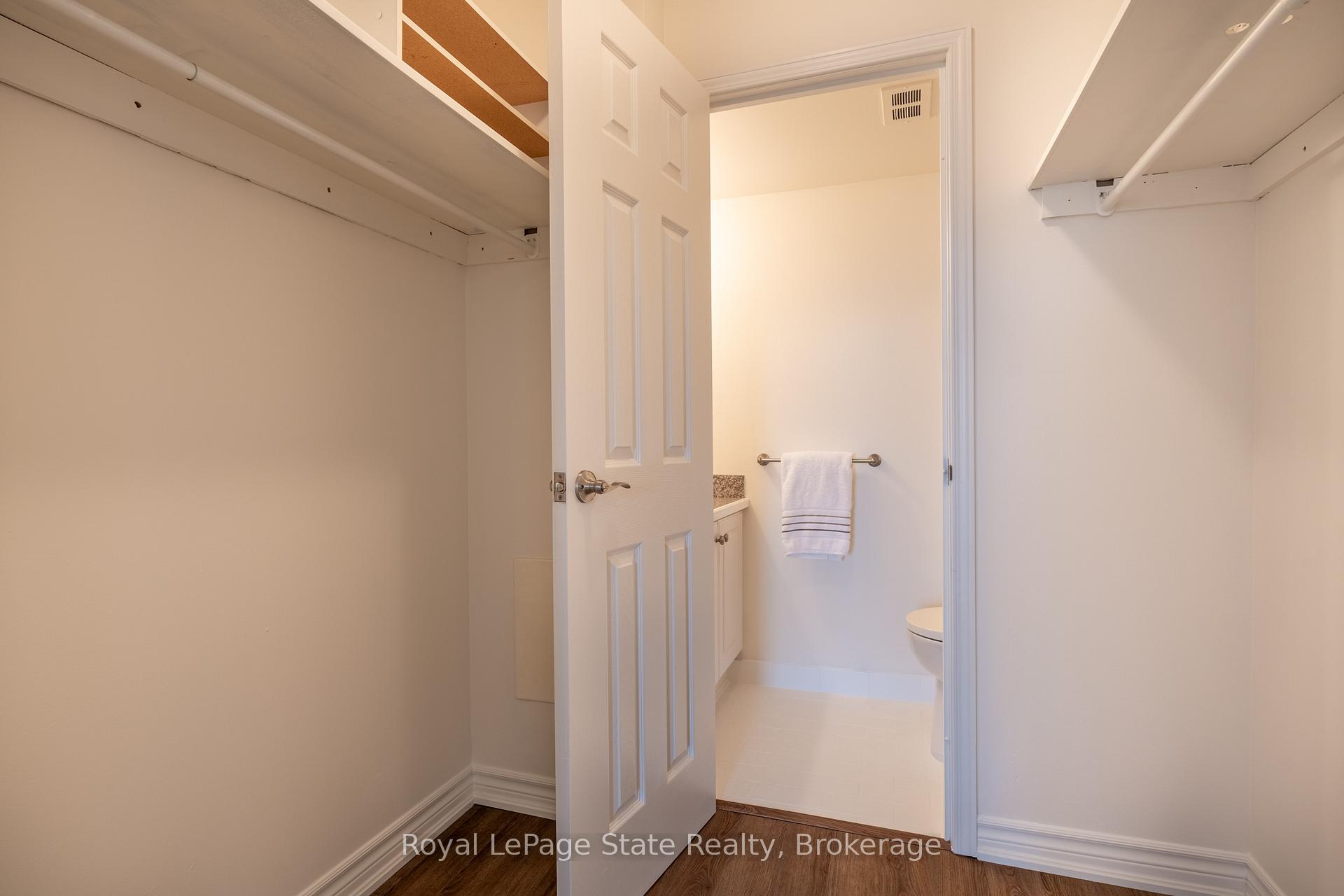 2 Bedrooms Condo at 500 Green,  Hamilton For sale