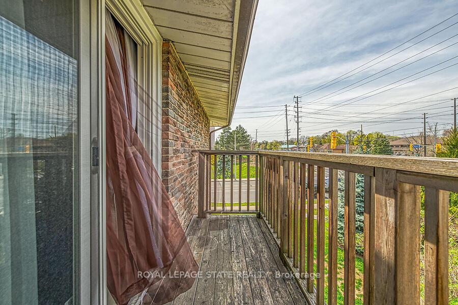 3 Bedrooms Condo at 977 Francis,  Burlington For sale