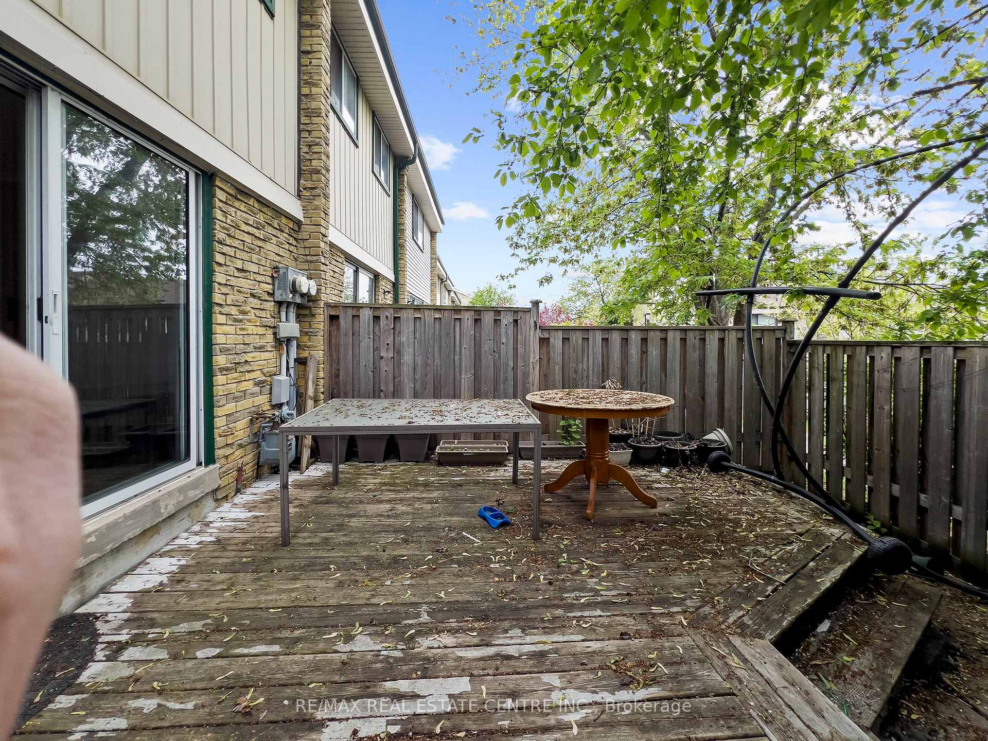 3 Bedrooms Condo at 2779 Gananoque, Mississauga For sale