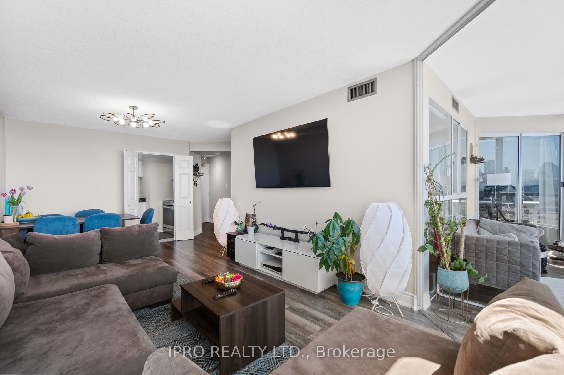 3 Bedrooms Condo at 4460 Tucana, Mississauga For sale