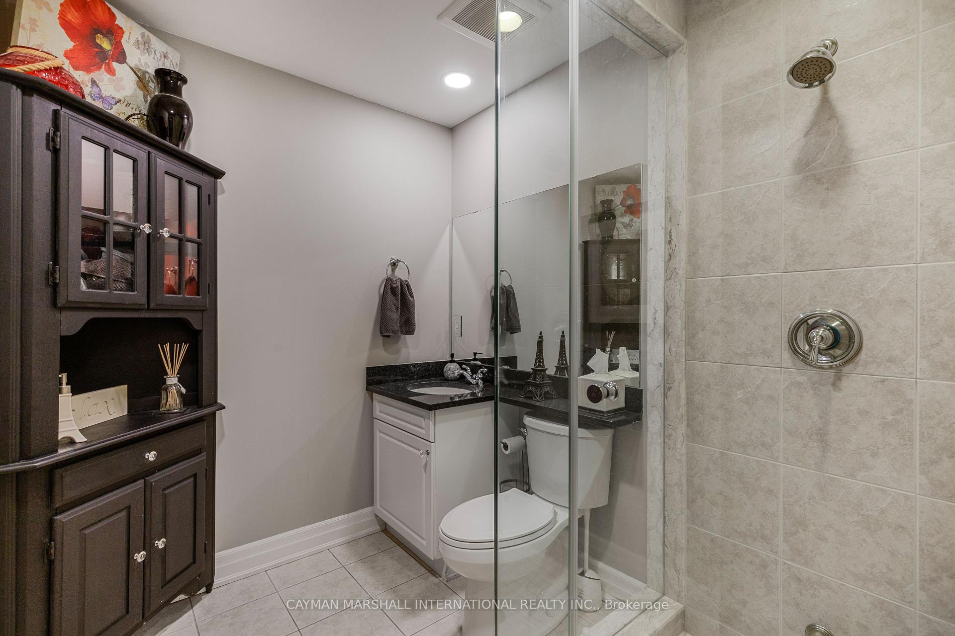 2 Bedrooms Condo at 360 Pearl, Burlington For sale