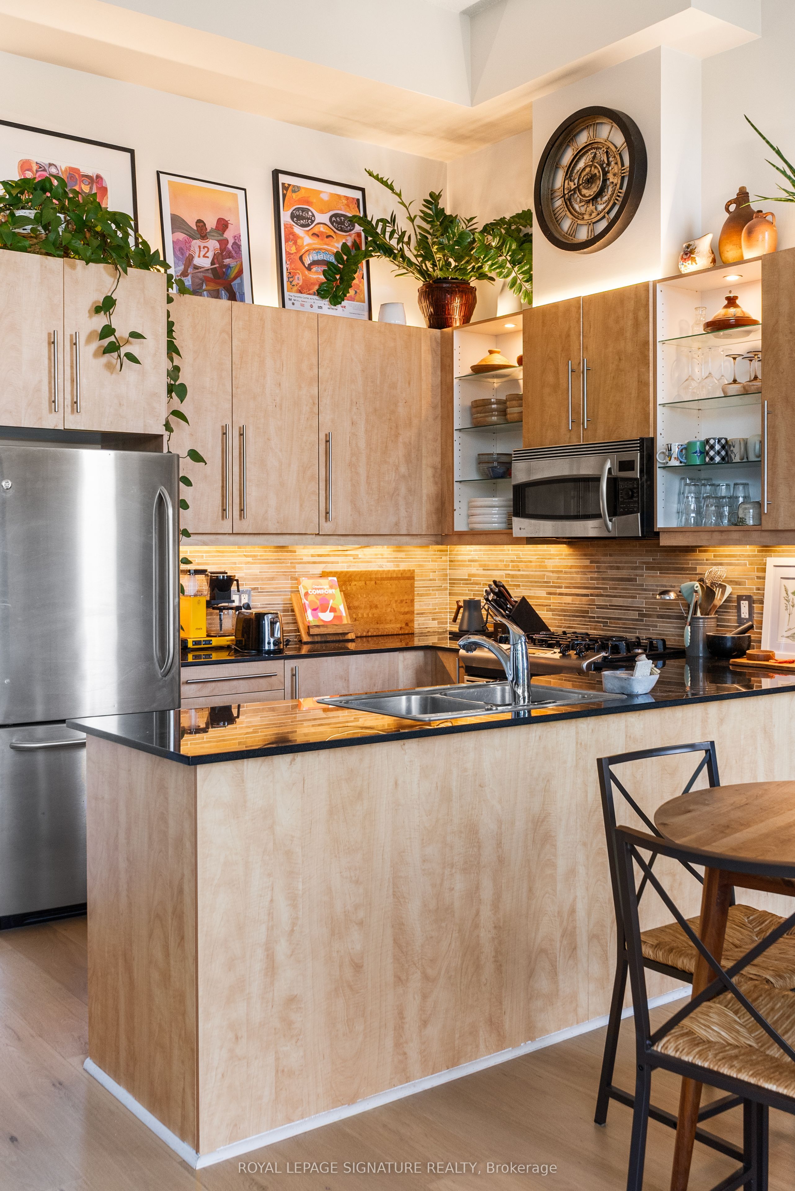 437 Roncesvalles Avenue, #423