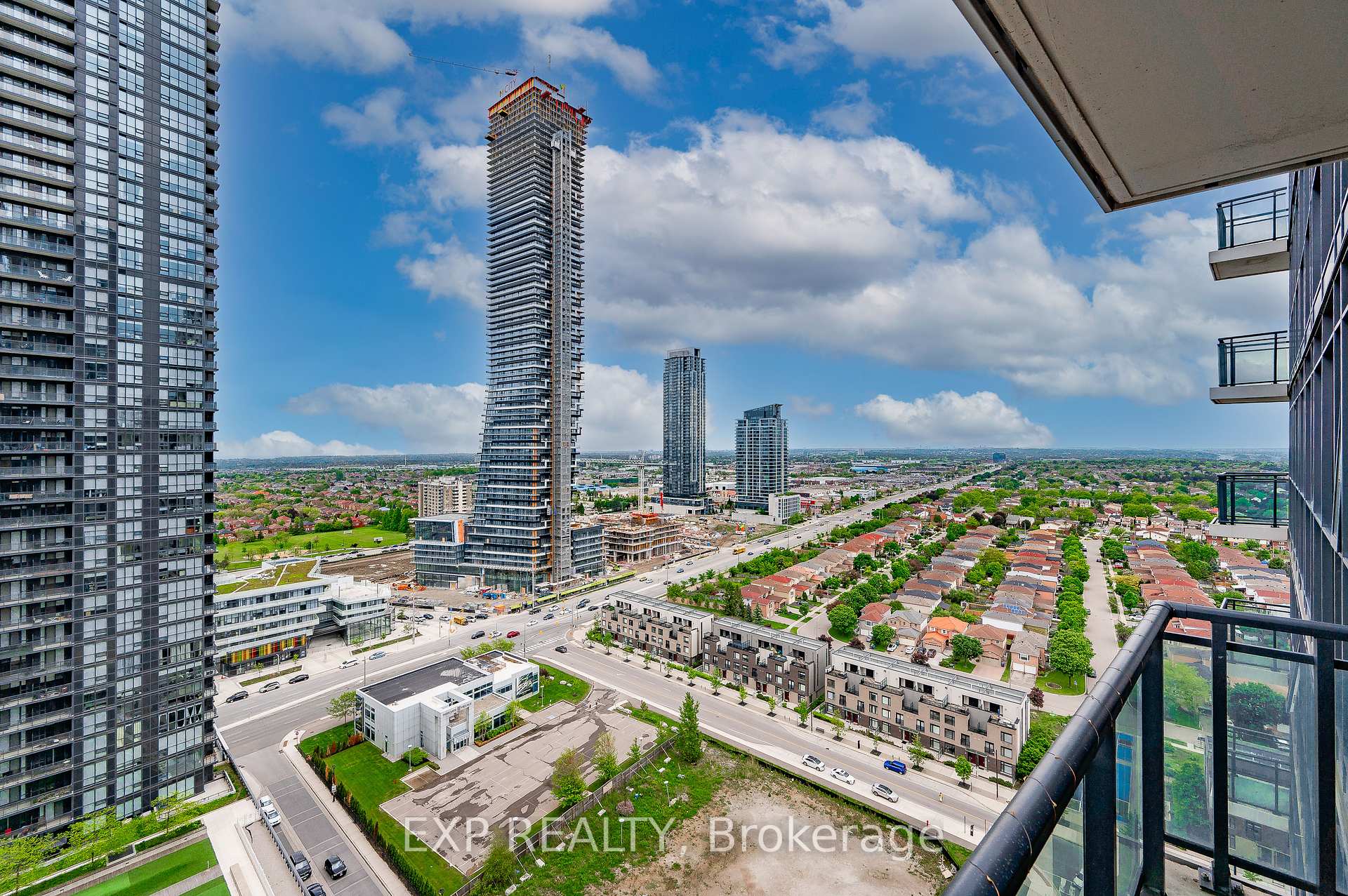 2 Bedrooms Condo at 4065 Brickstone, Mississauga For sale