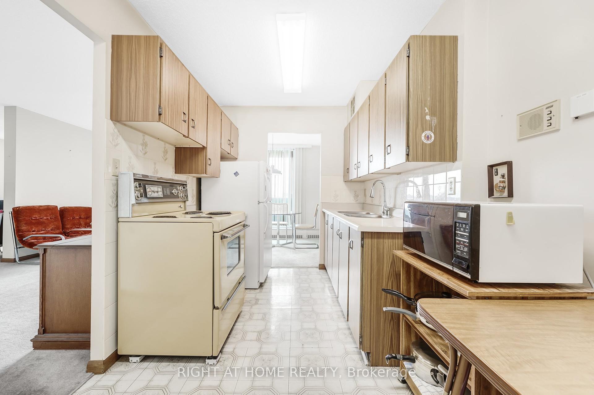 2 Bedrooms Condo at 1250 Bridletowne, Toronto For sale