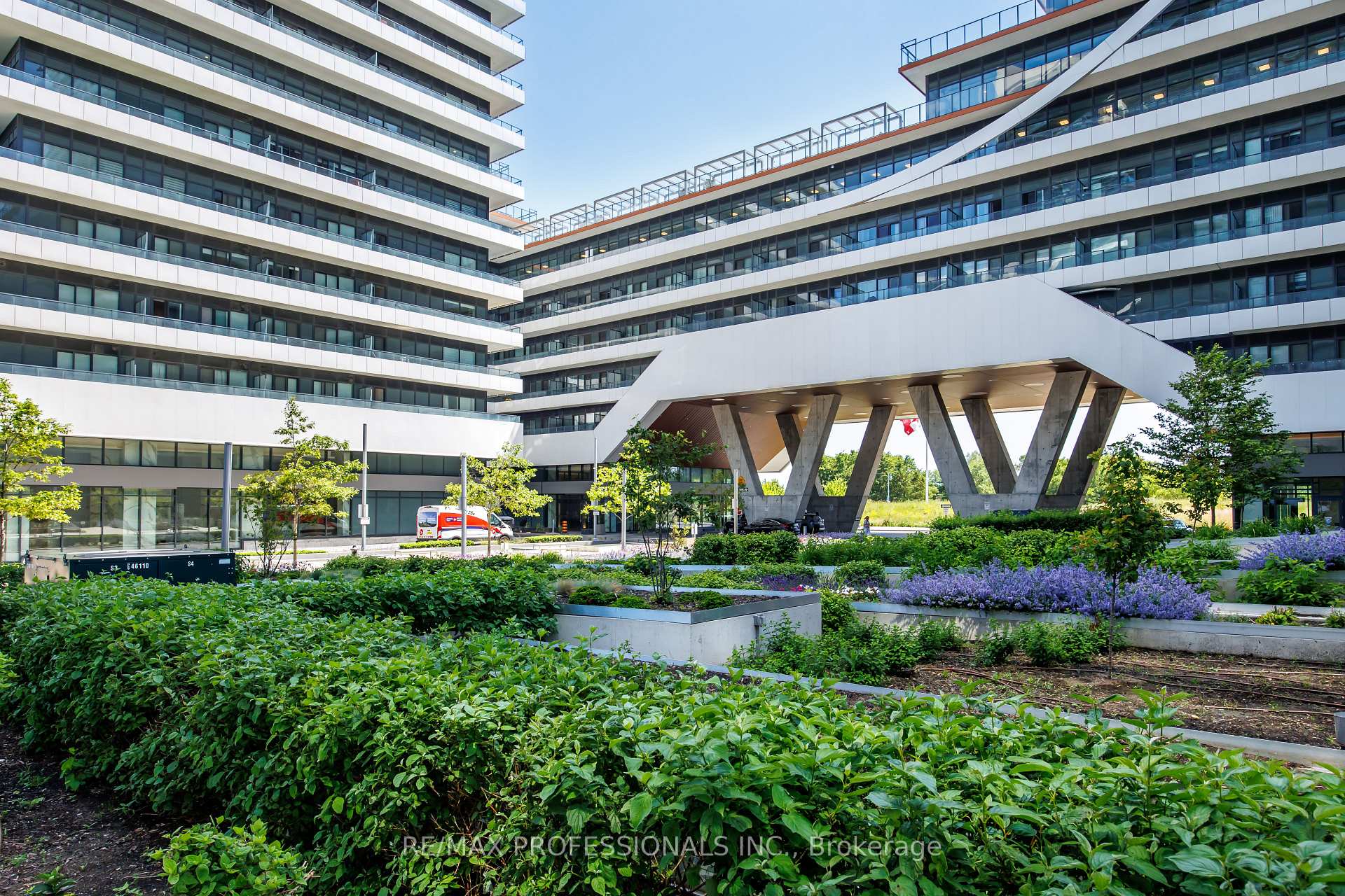 2 Bedrooms Condo at 20 Shore Breeze, Toronto For sale