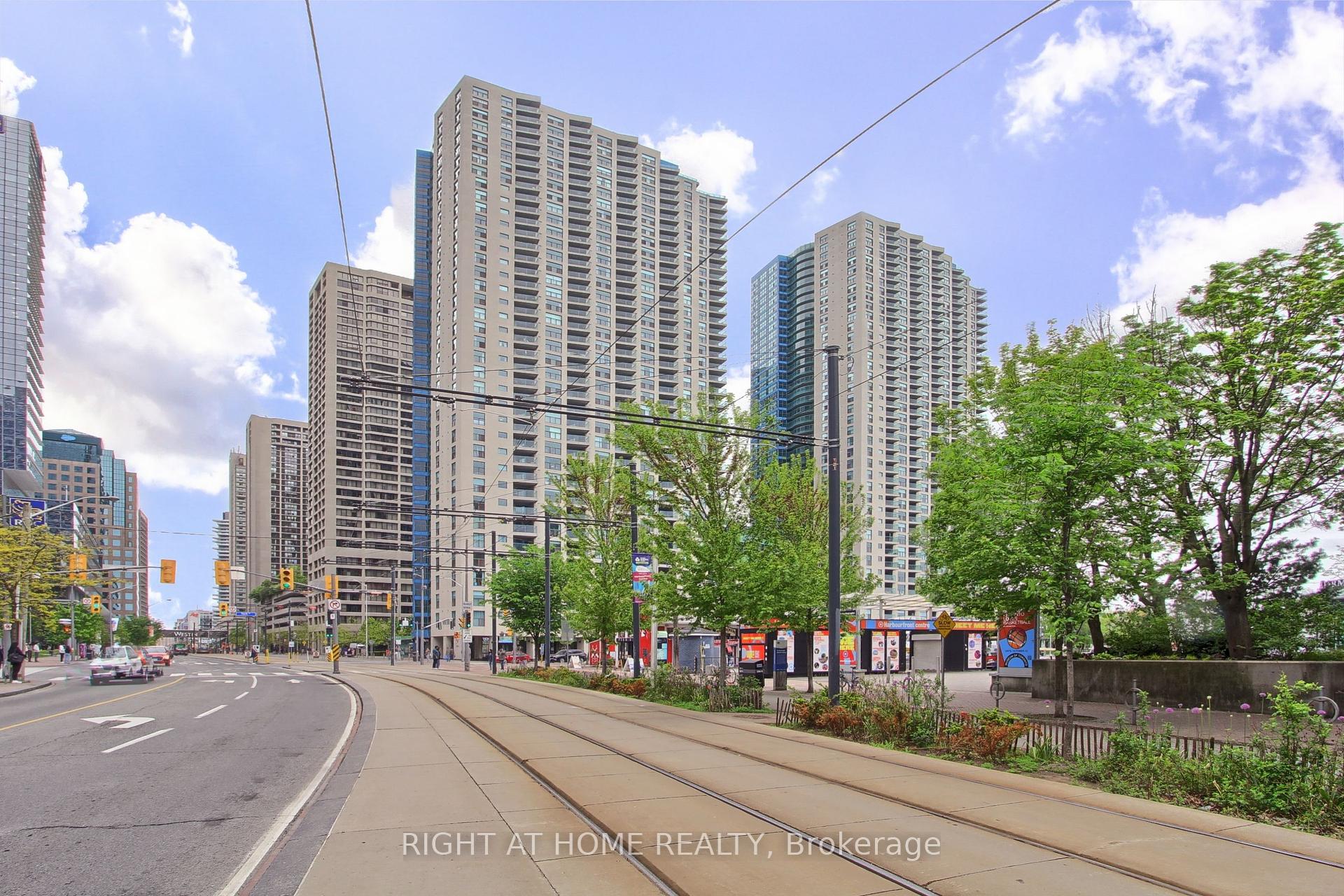 1 Bedroom Condo at 77 Harbour, Toronto For sale