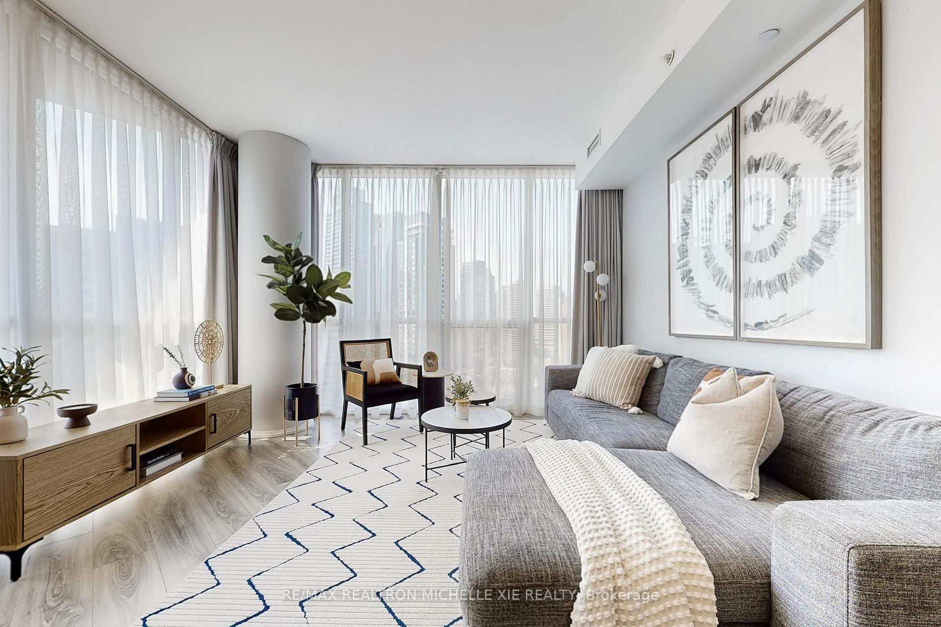 2 Bedrooms Condo at 45 Charles, Toronto For sale