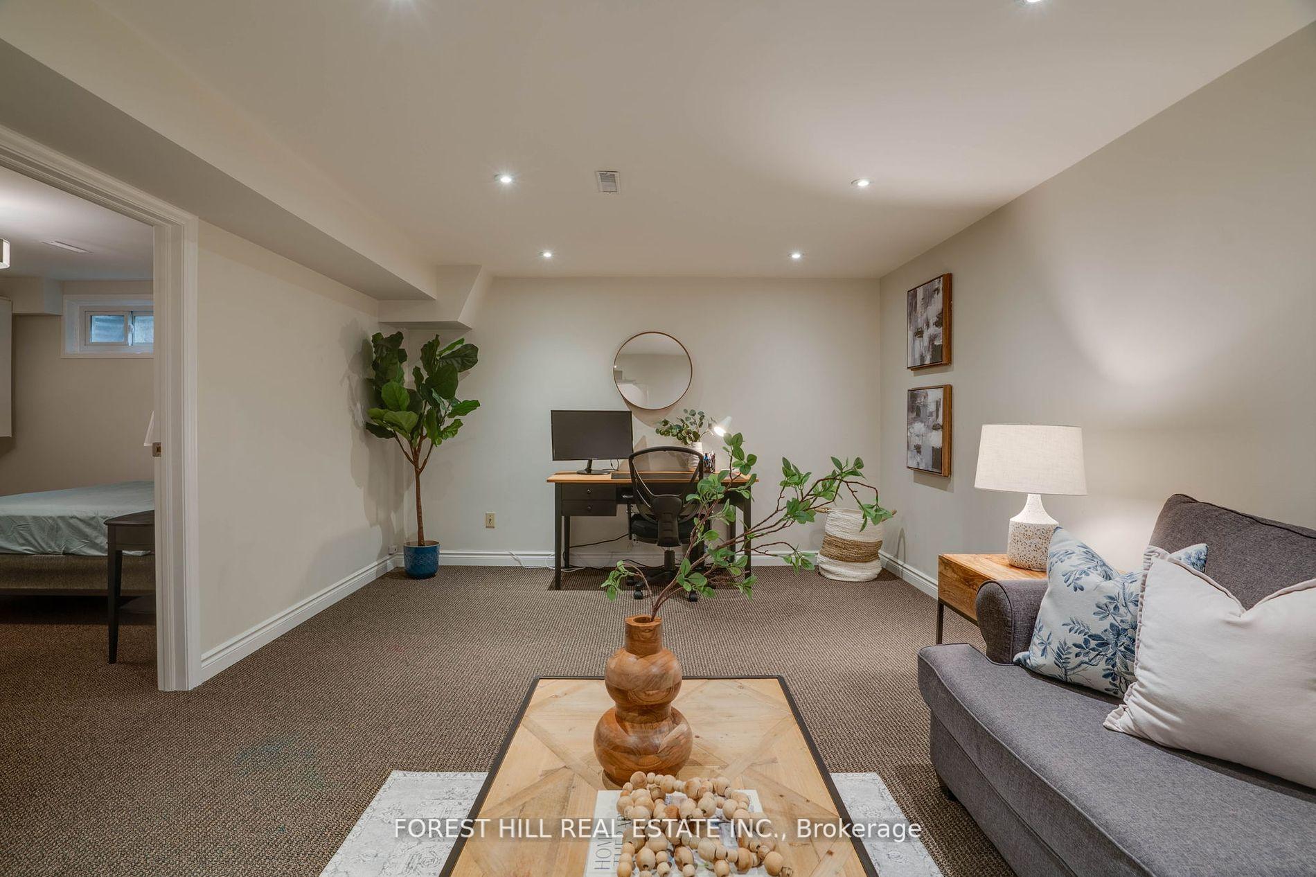 4 Bedrooms Condo at 11 Scenic Mill, Toronto For sale
