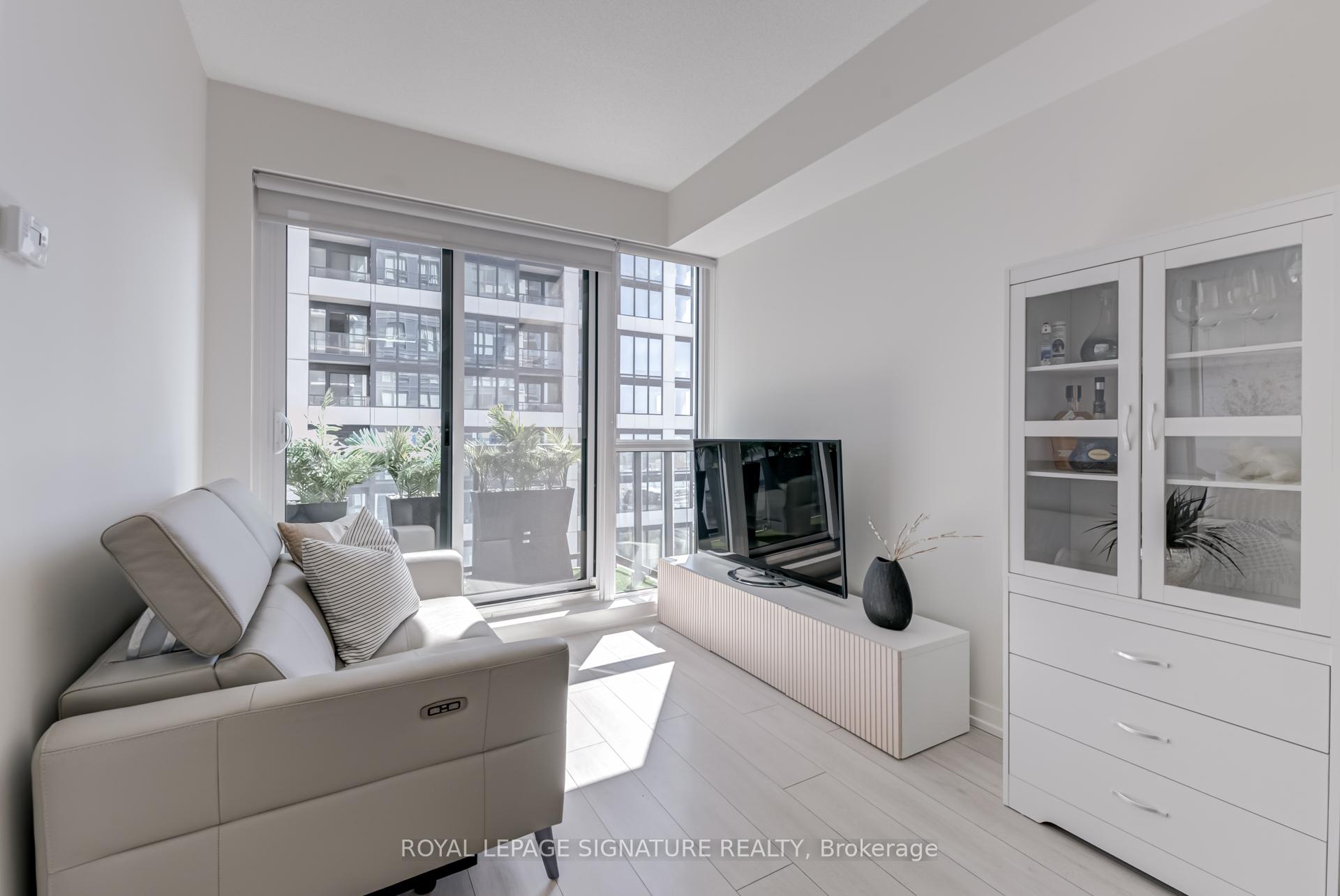 2 Bedrooms Condo at 49 East Liberty, Toronto For sale