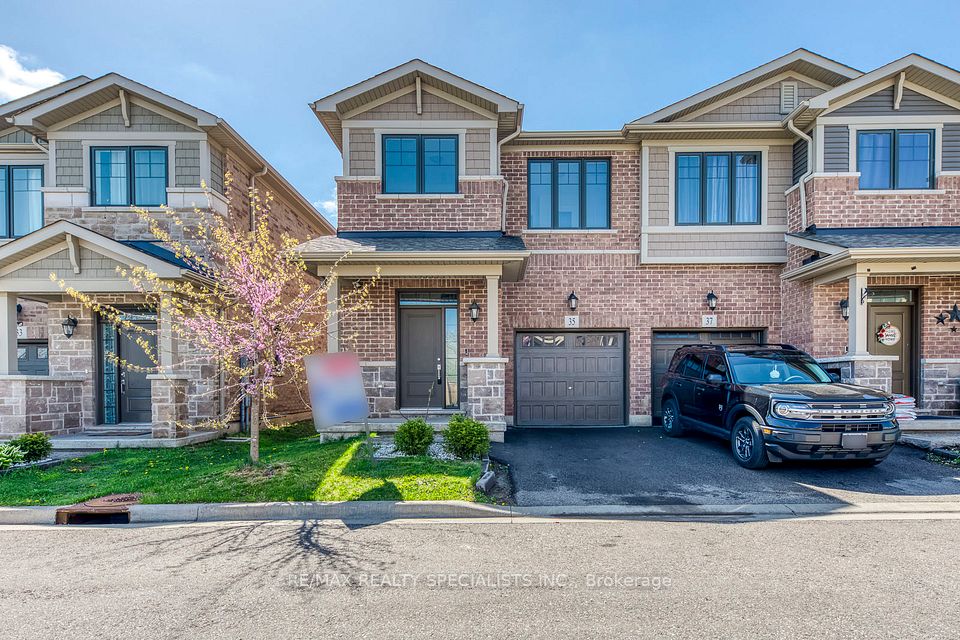 35 Pelican Lane, Hamilton, ON L8K 0A4