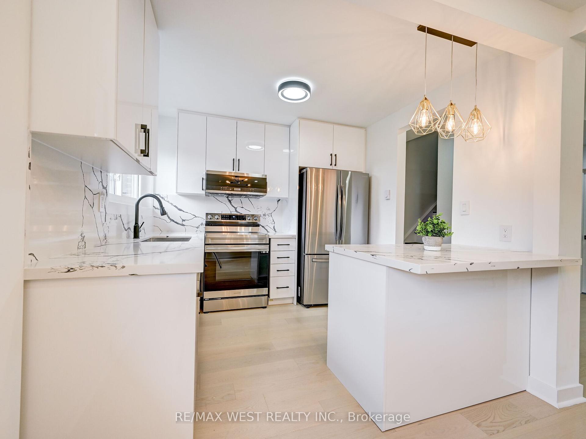 3 Bedrooms Condo at 22 Tandridge, Toronto For sale