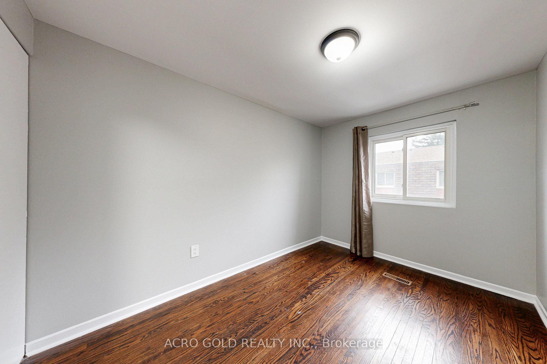 4 Bedrooms Condo at 441 Military,  Toronto For sale