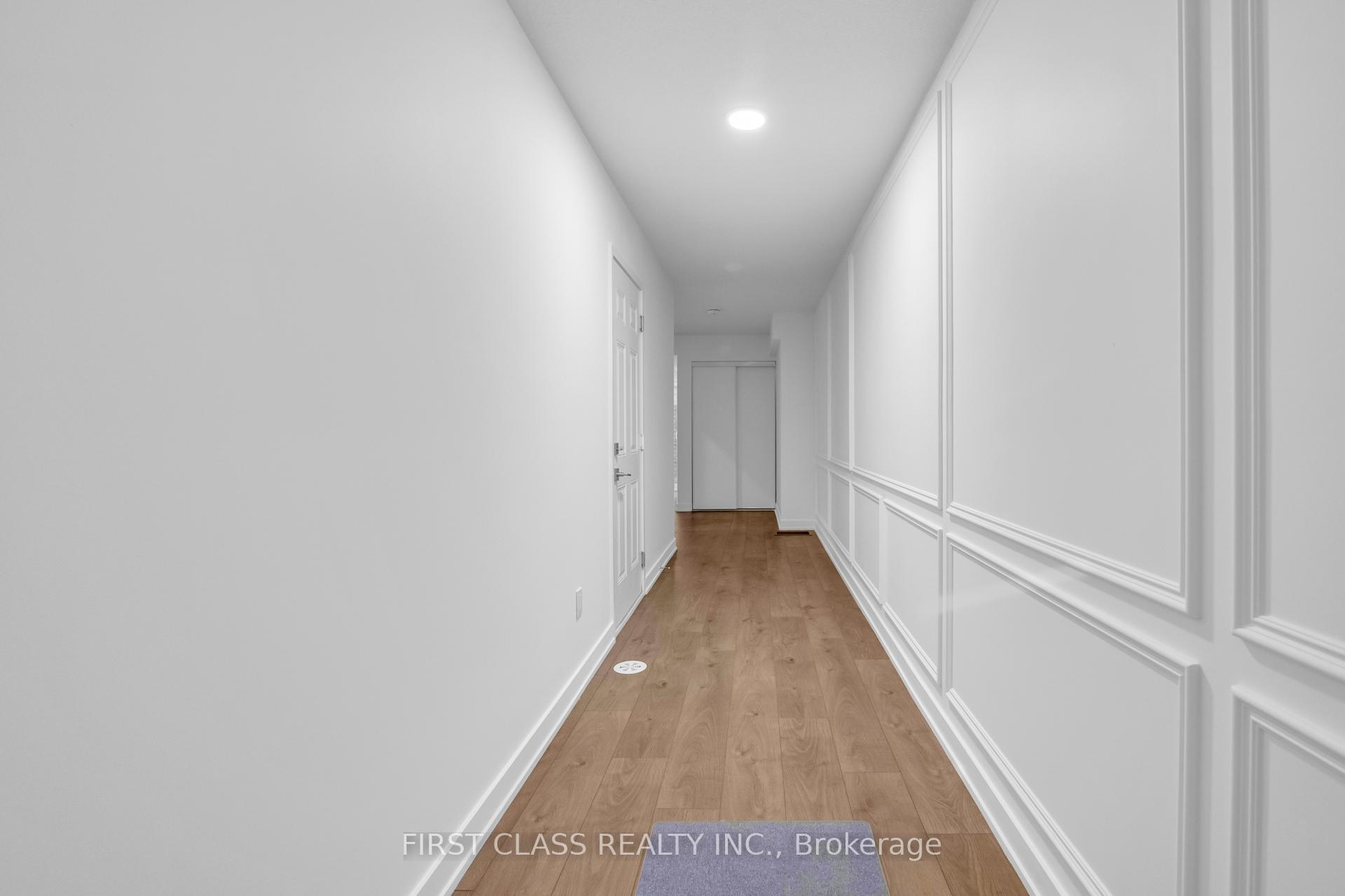 3 Bedrooms Condo at 1121 Cooke, Burlington For sale