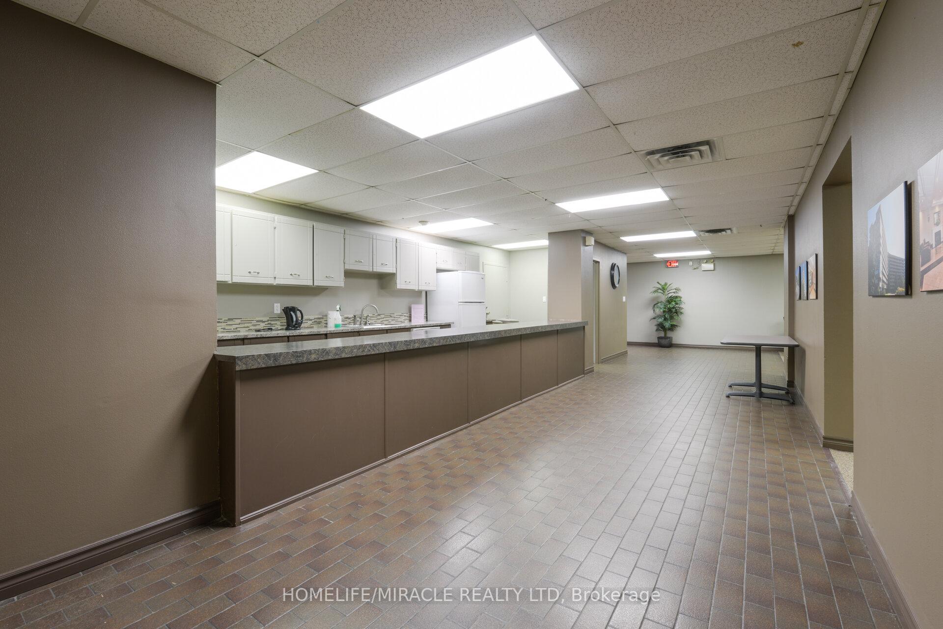3 Bedrooms Condo at 1320 Mississauga valley, Mississauga For sale