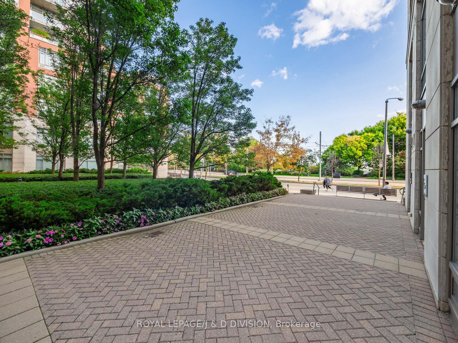 2 Bedrooms Condo at 500 Queens,  Toronto For sale