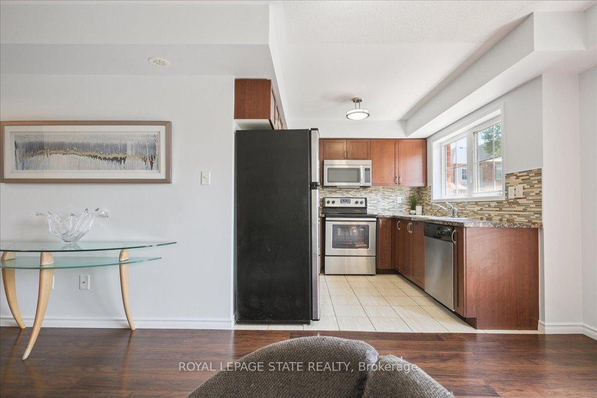 2 Bedrooms Condo at 2450 Post, Oakville For sale