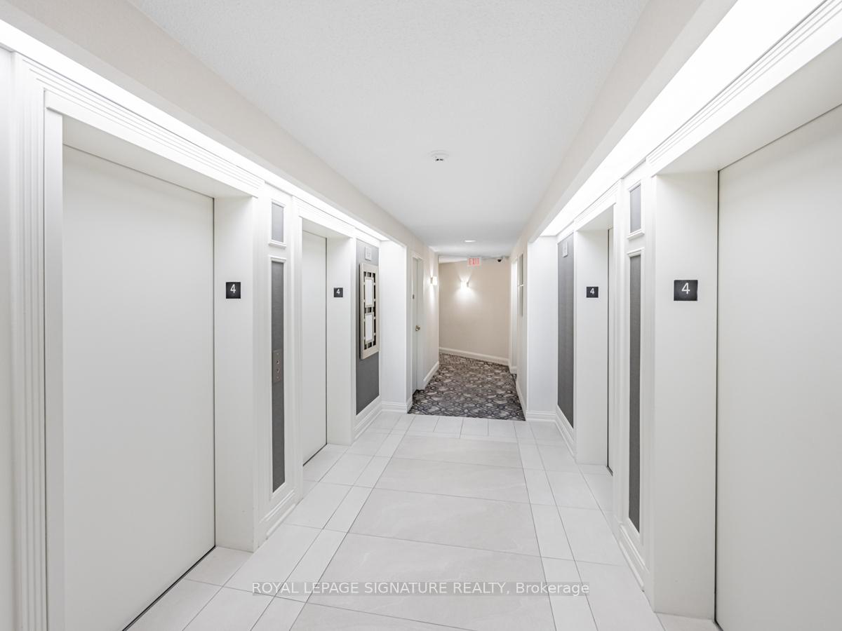 2 Bedrooms Condo at 35 Kingsbridge Garden, Mississauga For sale