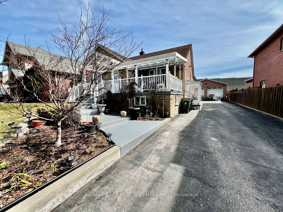 115 Downsview