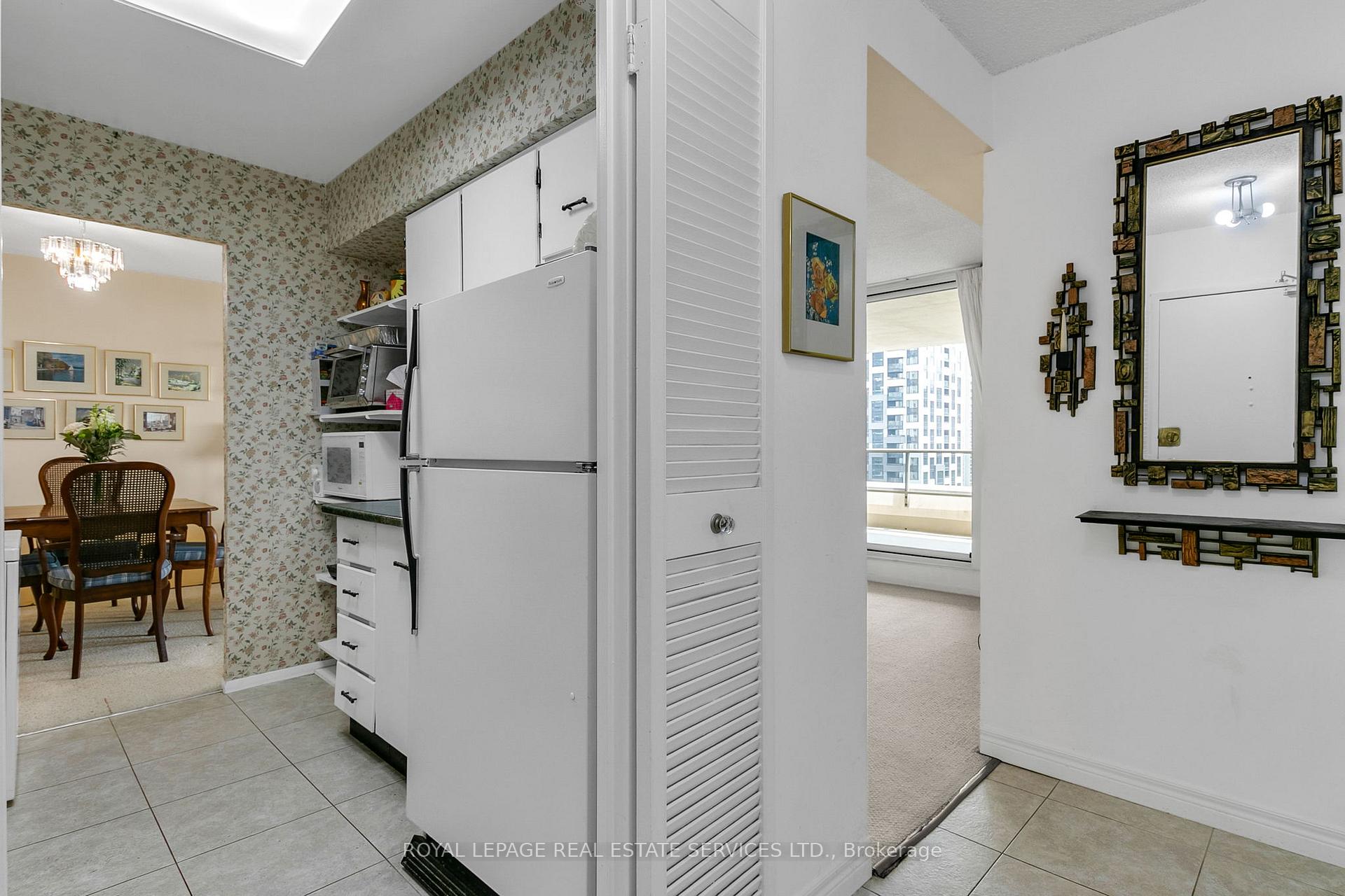 2 Bedrooms Condo at 50 Quebec, Toronto For sale
