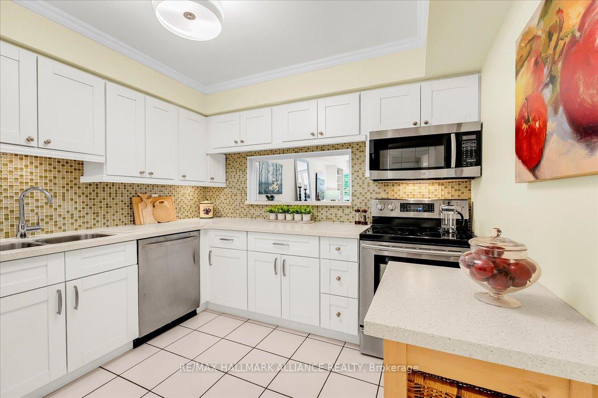 2 Bedrooms Condo at 1071 QUEENS, Oakville For sale