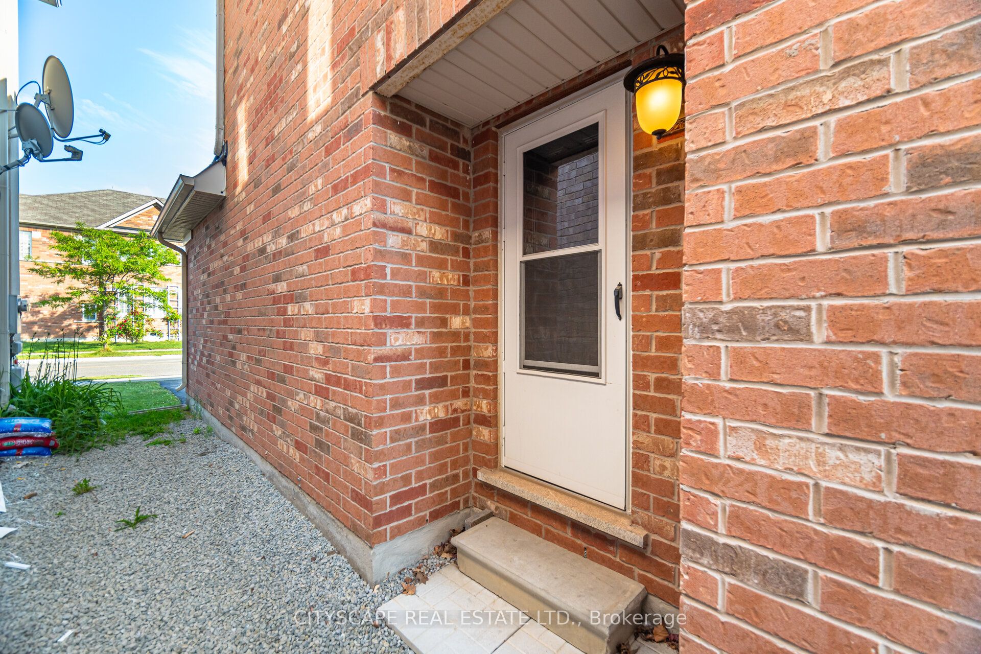 657 Symons Cross