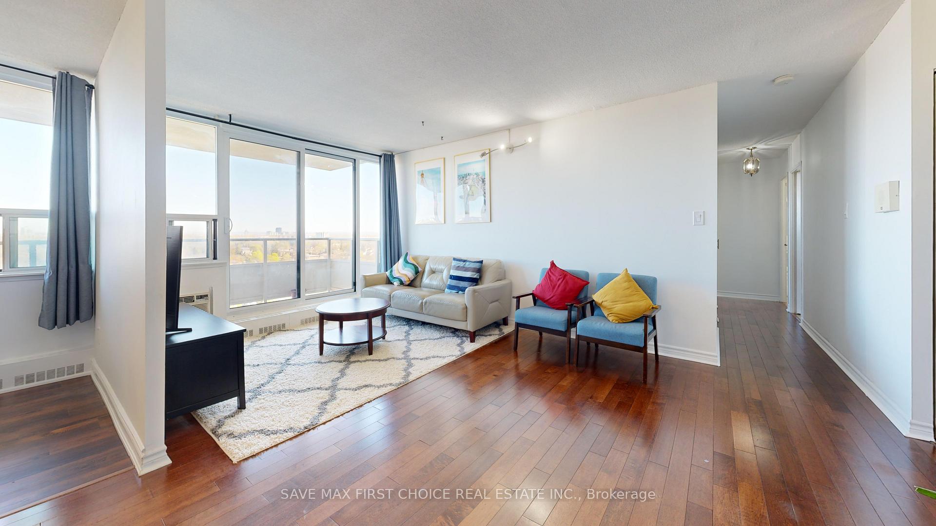 3 Bedrooms Condo at 15 Torrance, Toronto For sale
