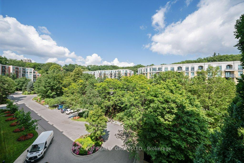 2 Bedrooms Condo at 18 William Carson, Toronto For sale