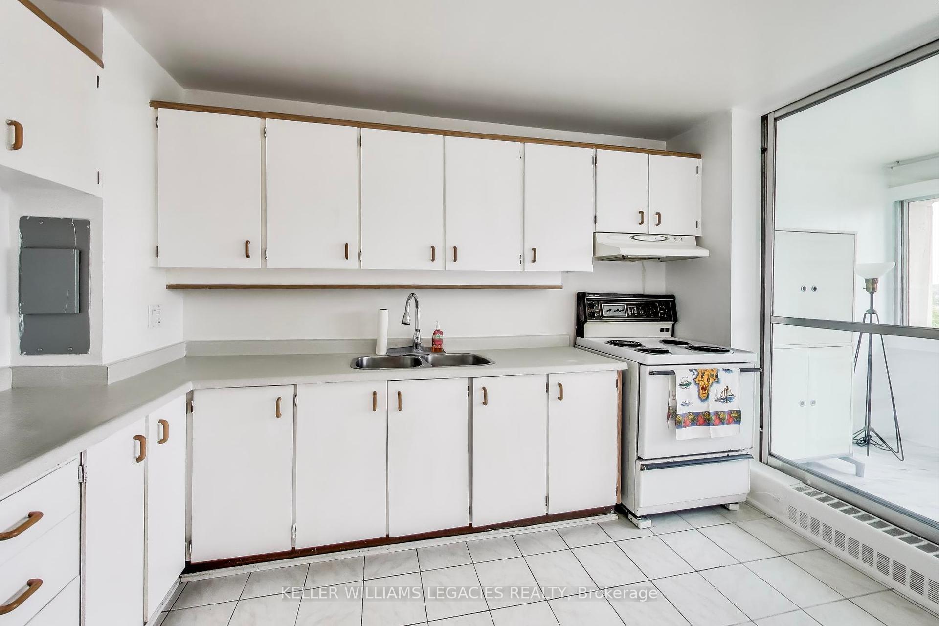 2 Bedrooms Condo at 715 Don Mills, Toronto For sale