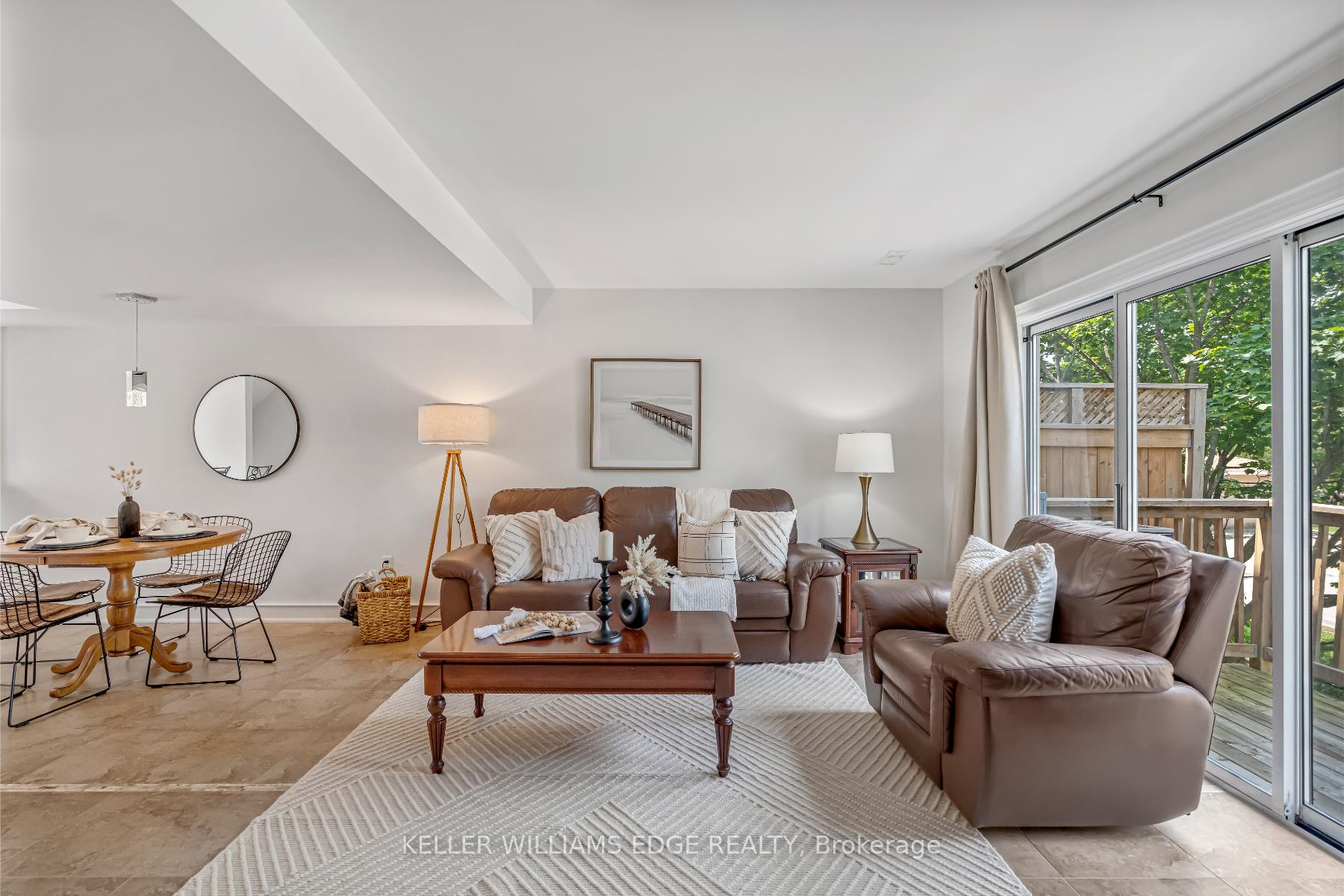 2 Bedrooms Condo at 4045 Upper Middle, Burlington For sale