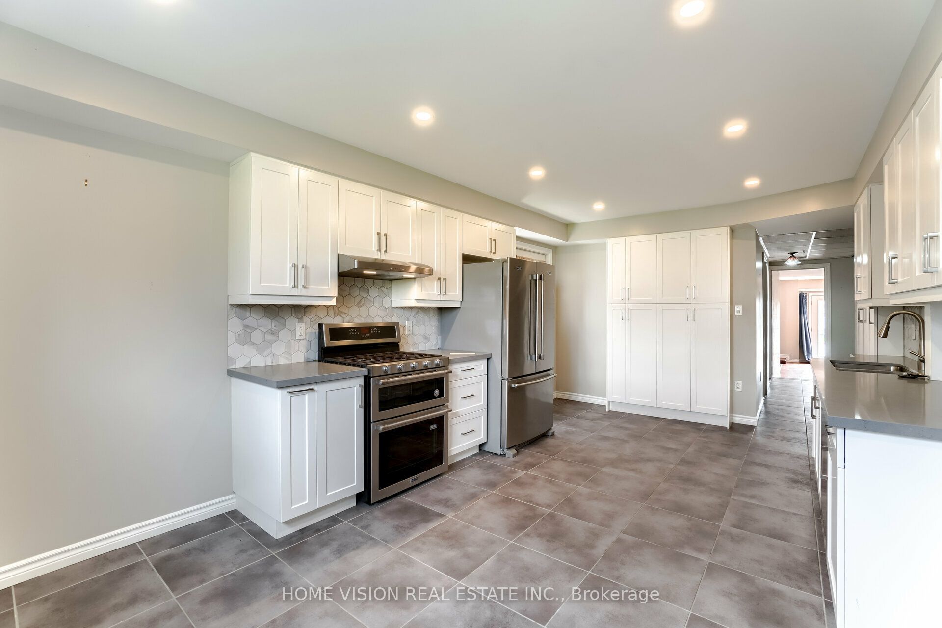1433 Springwater Crescent E, #Lower Unit