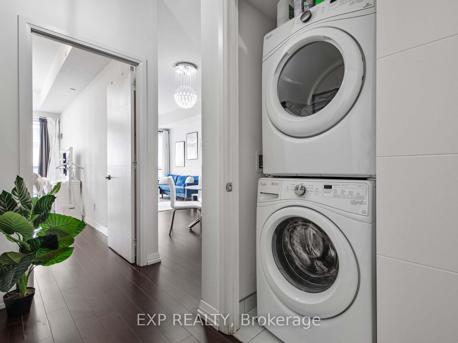 2 Bedrooms Condo at 460 Adelaide, Toronto For sale
