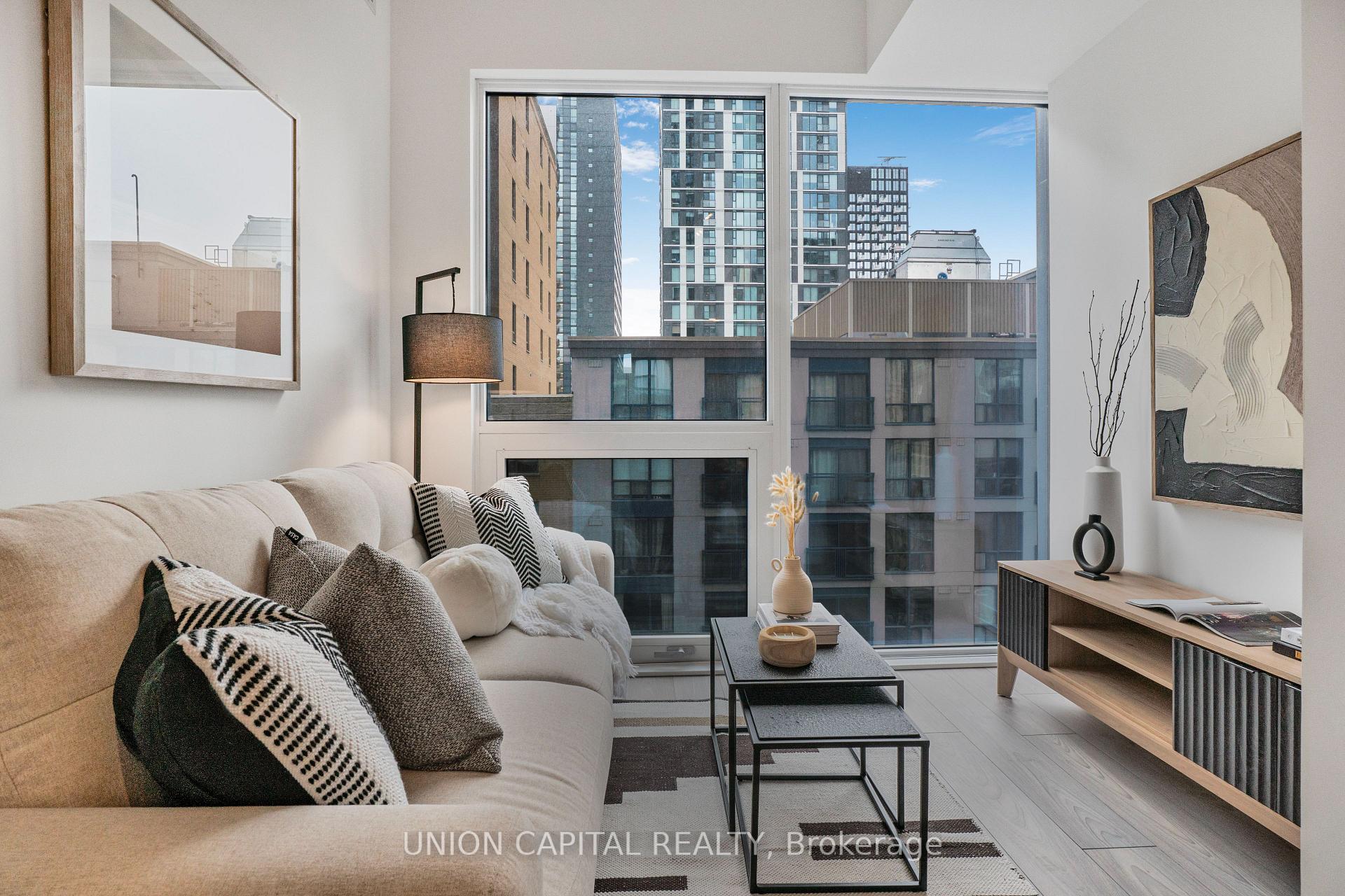 1 Bedroom Condo at 82 Dalhousie,  Toronto For sale