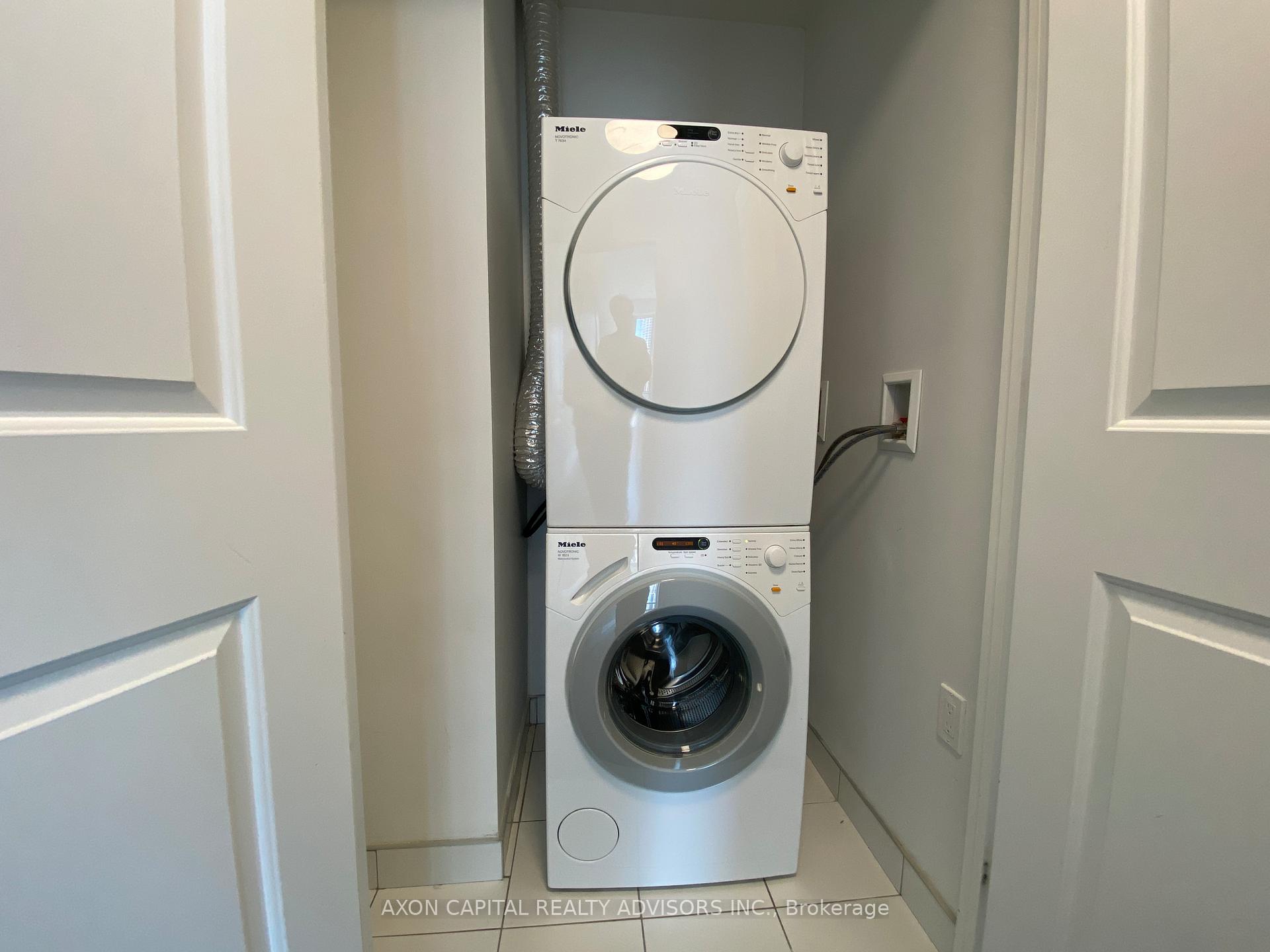 3 Bedrooms Condo at 8 The Esplanade, Toronto For sale
