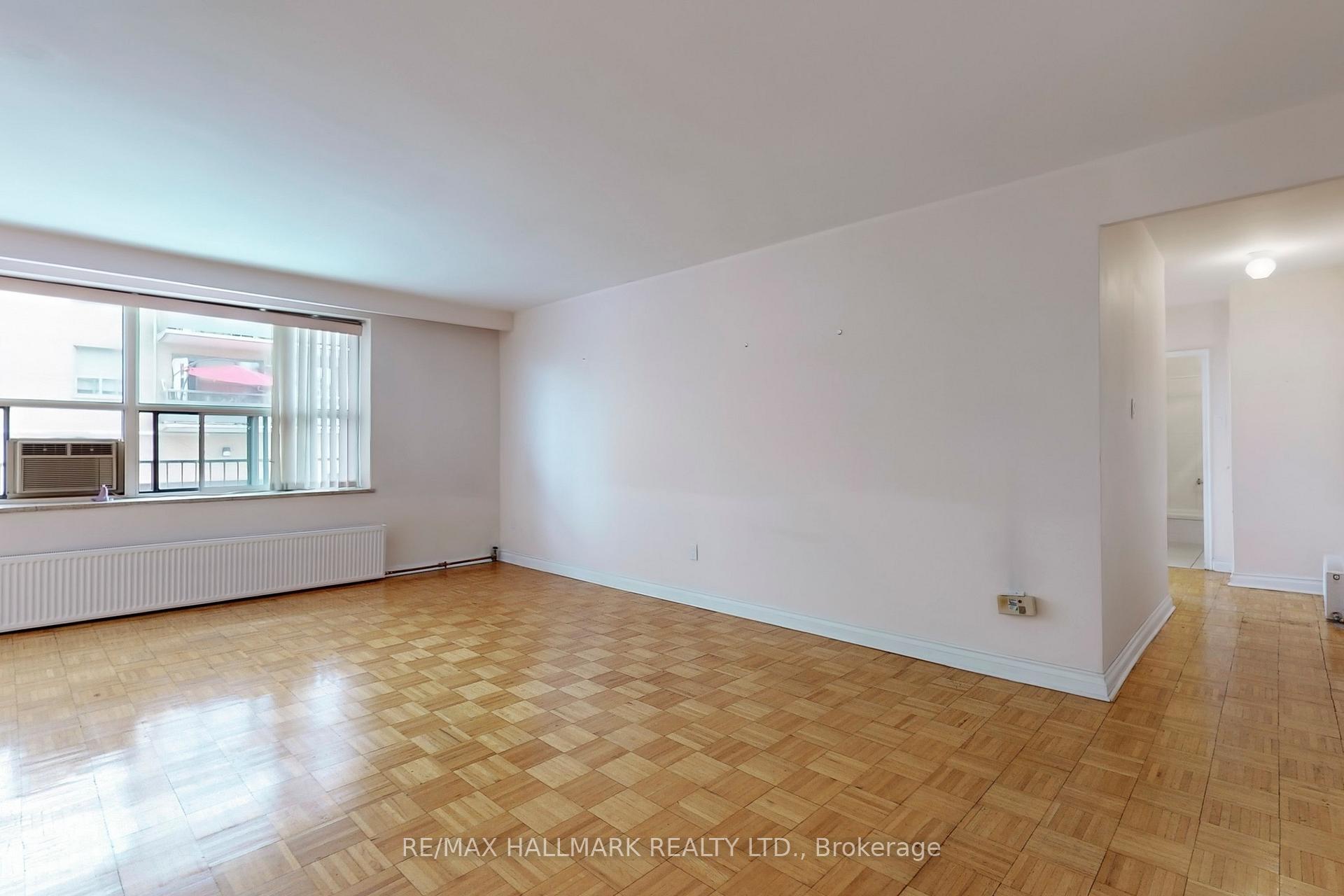 2 Bedrooms Condo at 50 Gulliver, Toronto For sale