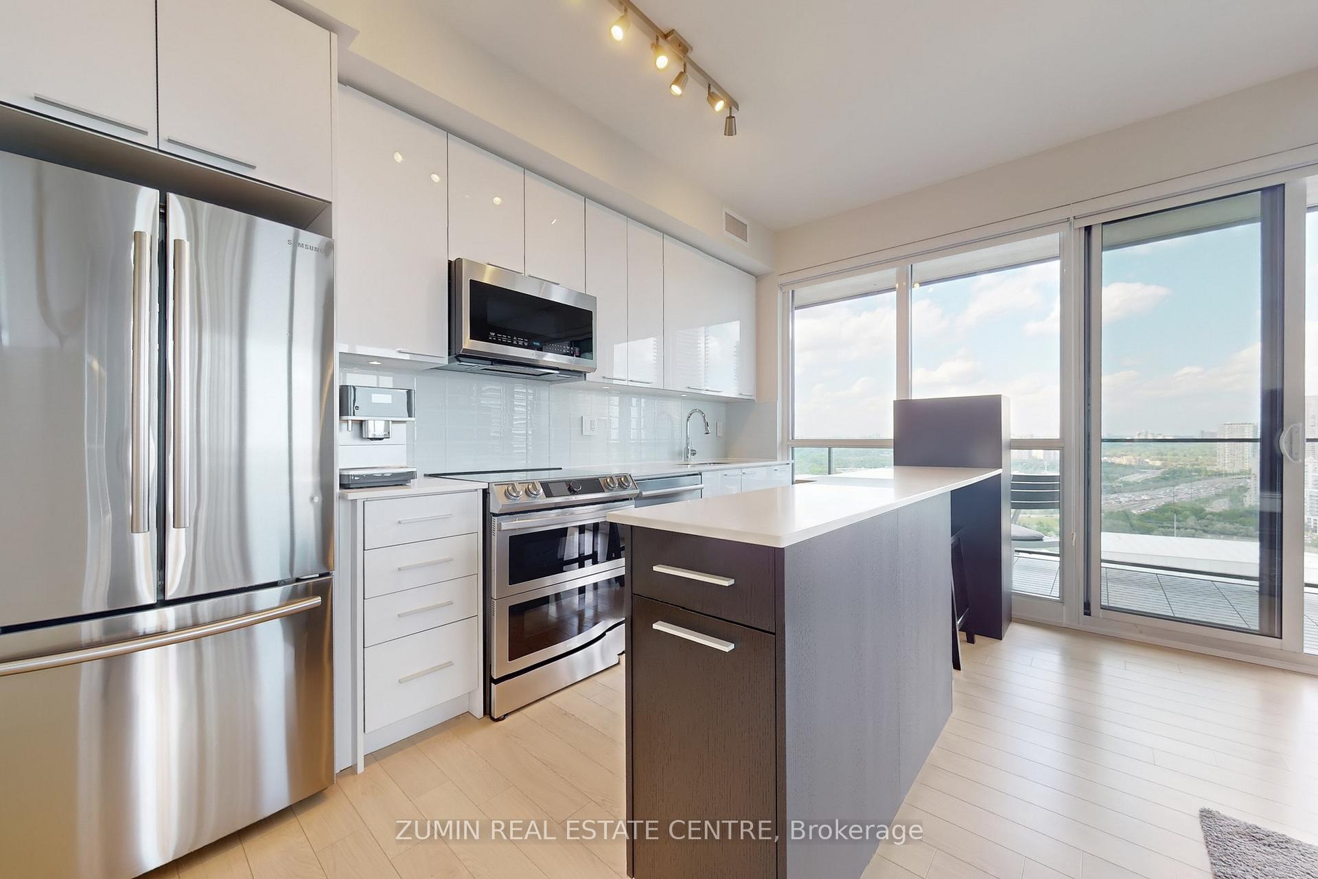 3 Bedrooms Condo at 10 Park Lawn, Toronto For sale