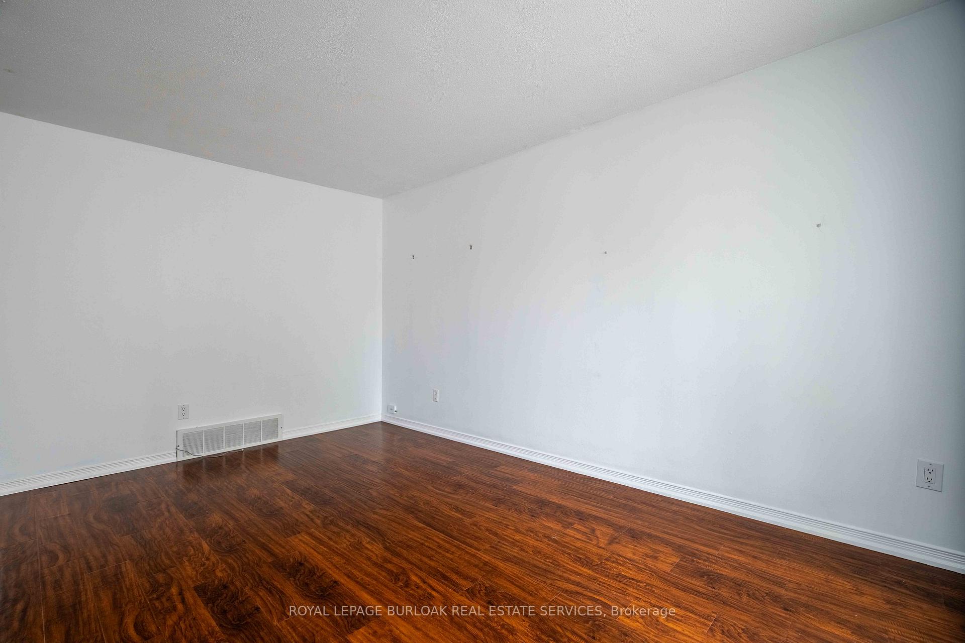 4 Bedrooms Condo at 117 Bonaventure, Hamilton For sale