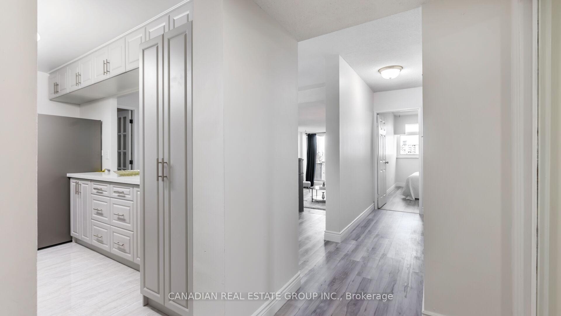 3 Bedrooms Condo at 20 Speers, Oakville For sale