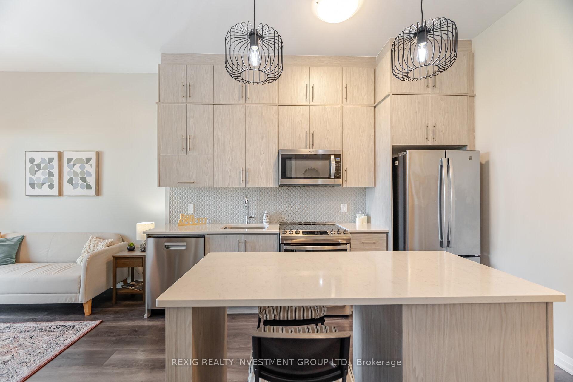 2 Bedrooms Condo at 95 DUNDAS, Oakville For sale